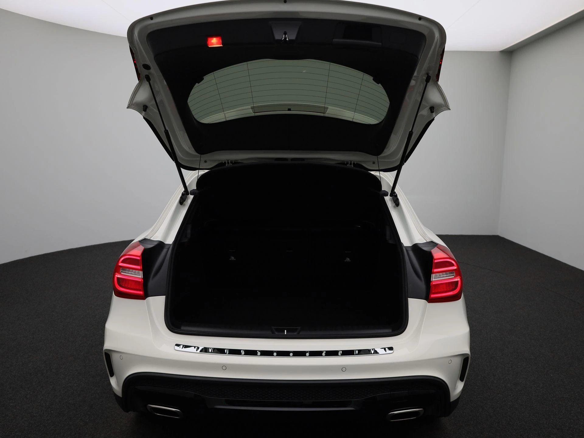 Mercedes-Benz-GLA-image-10