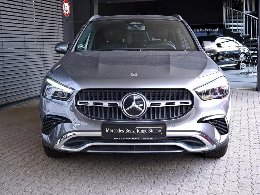 Mercedes-Benz-GLA 200 d-image-3