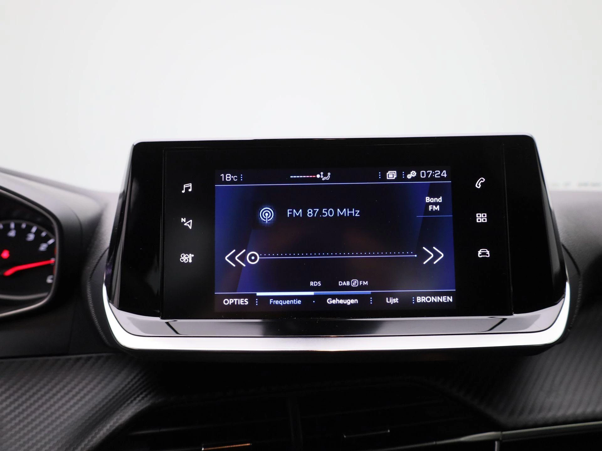 Peugeot-2008-image-18