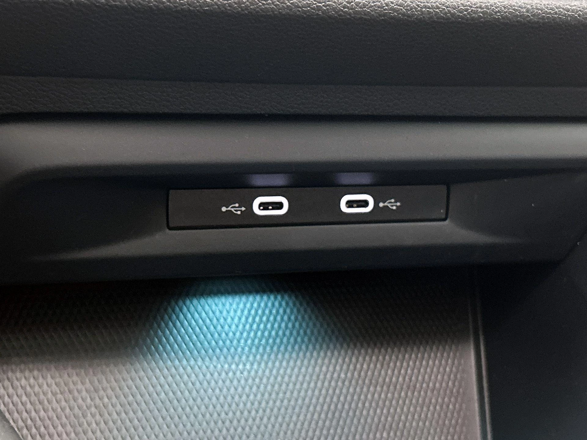 Volkswagen Golf 1.5 eTSI R-LINE