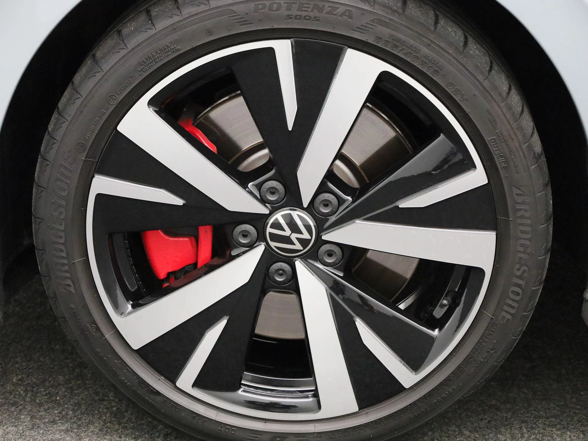 Volkswagen-Golf-image-12