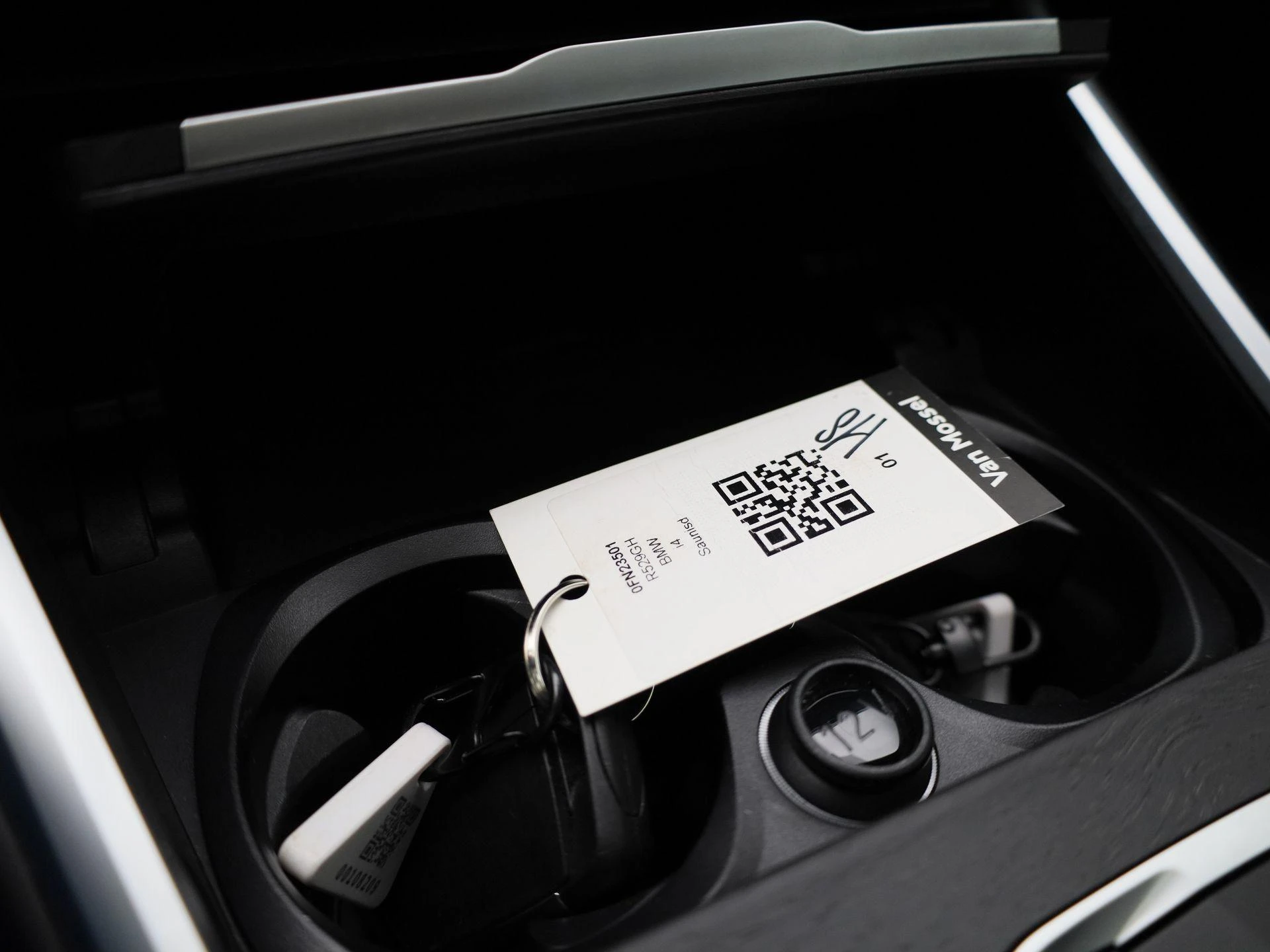 BMW-i4-image-23