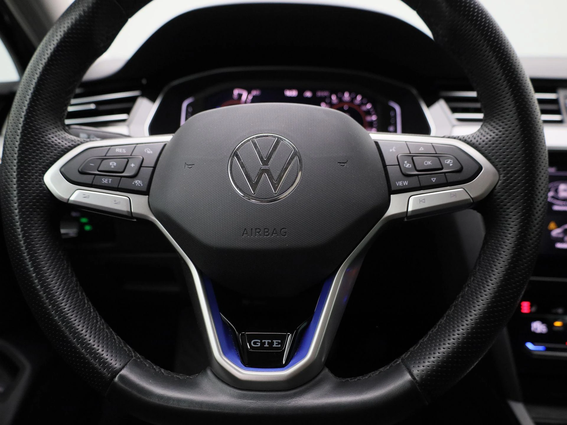 Volkswagen-Passat-image-6