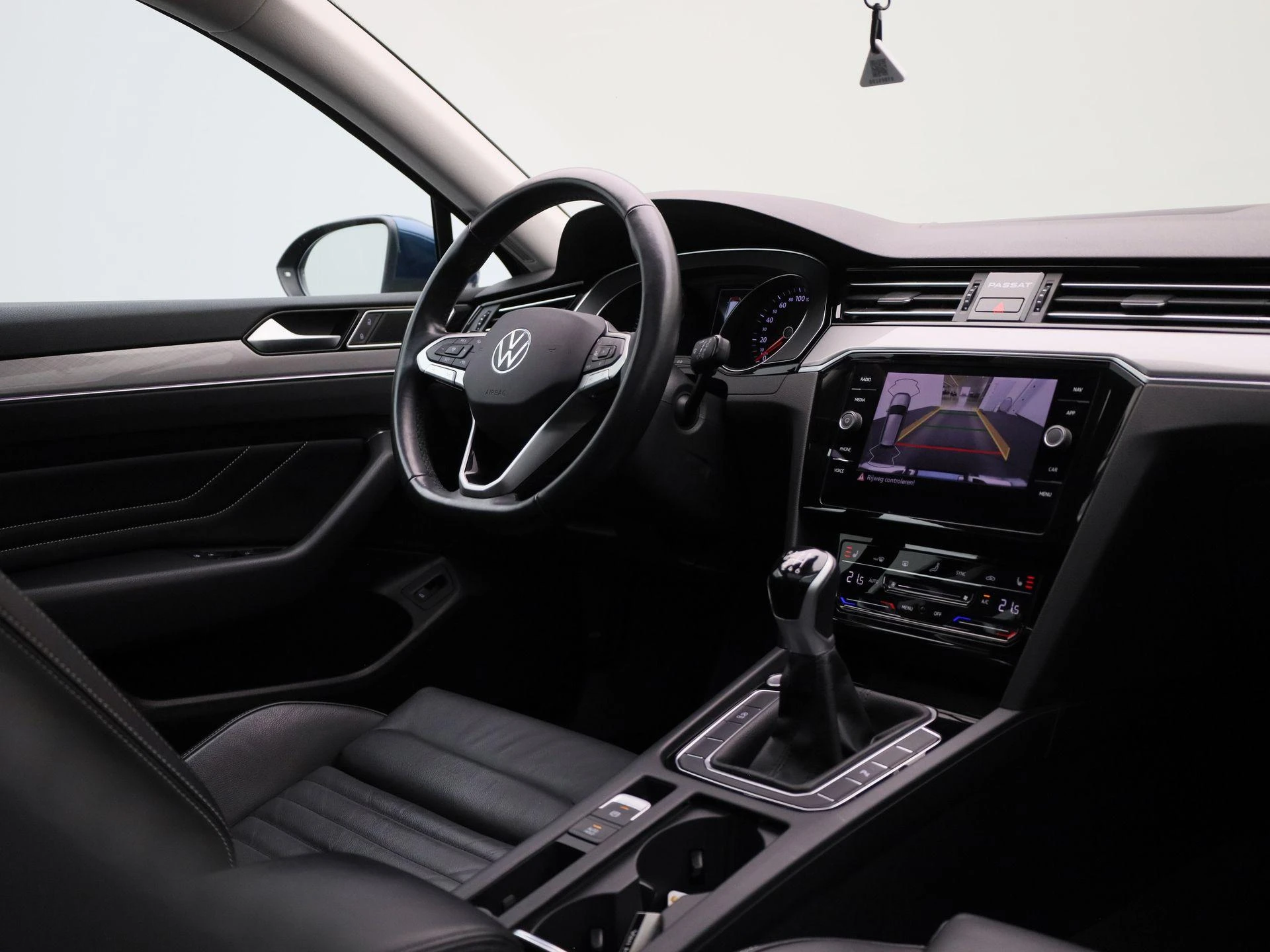 Volkswagen-Passat-image-38