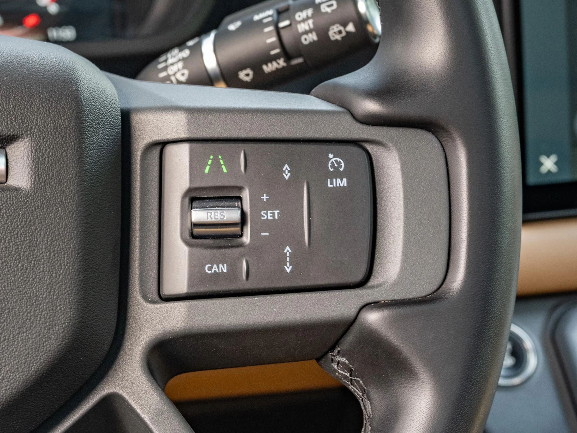 Land Rover Defender 110 D300 X-Dynamic HSE