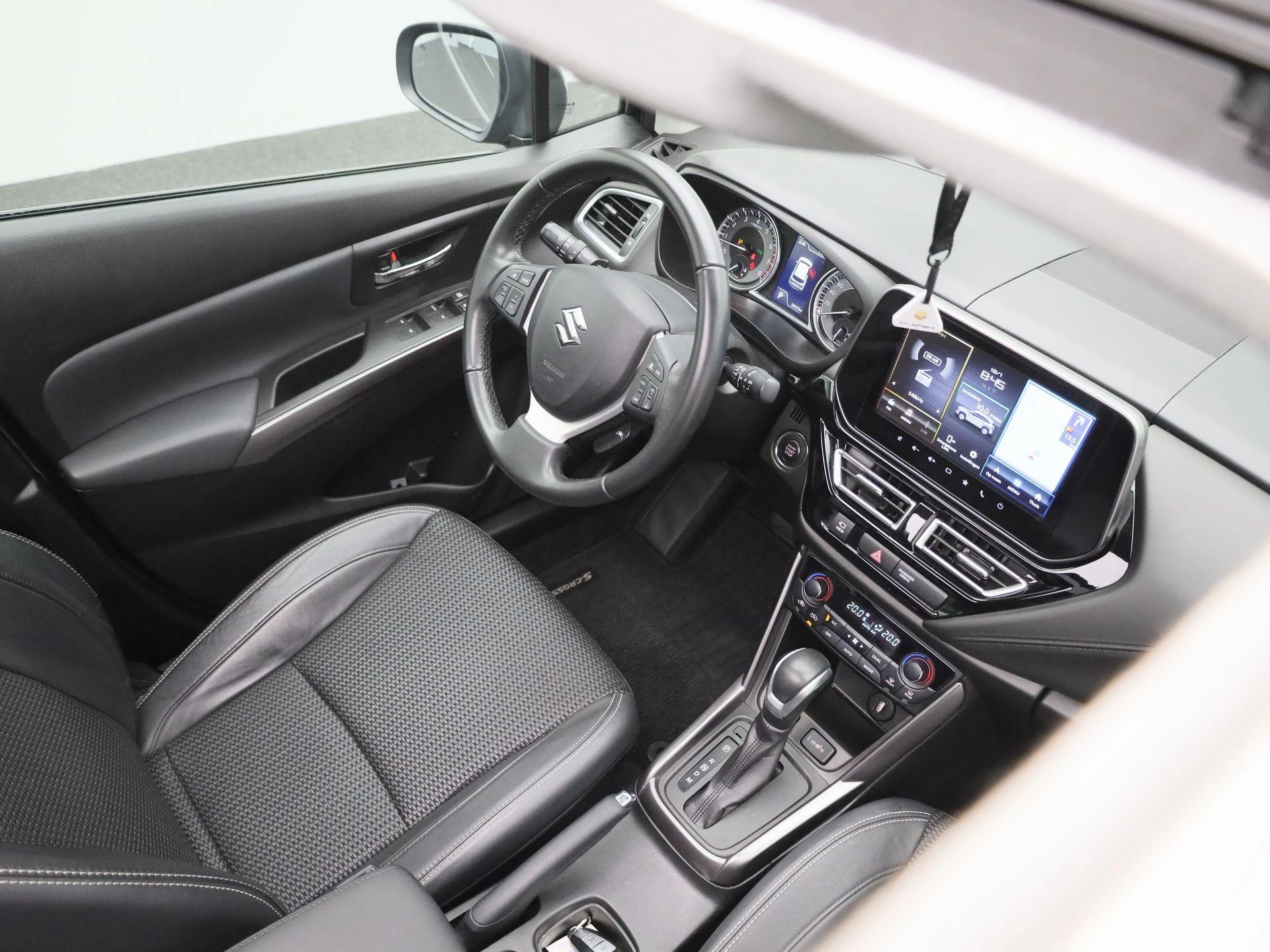 Suzuki-S-Cross-image-32