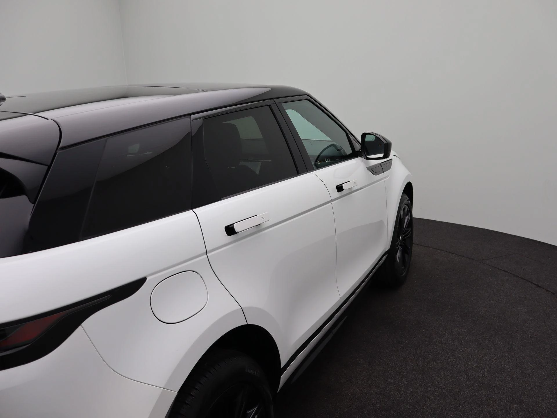 Land Rover-Range Rover Evoque-image-43