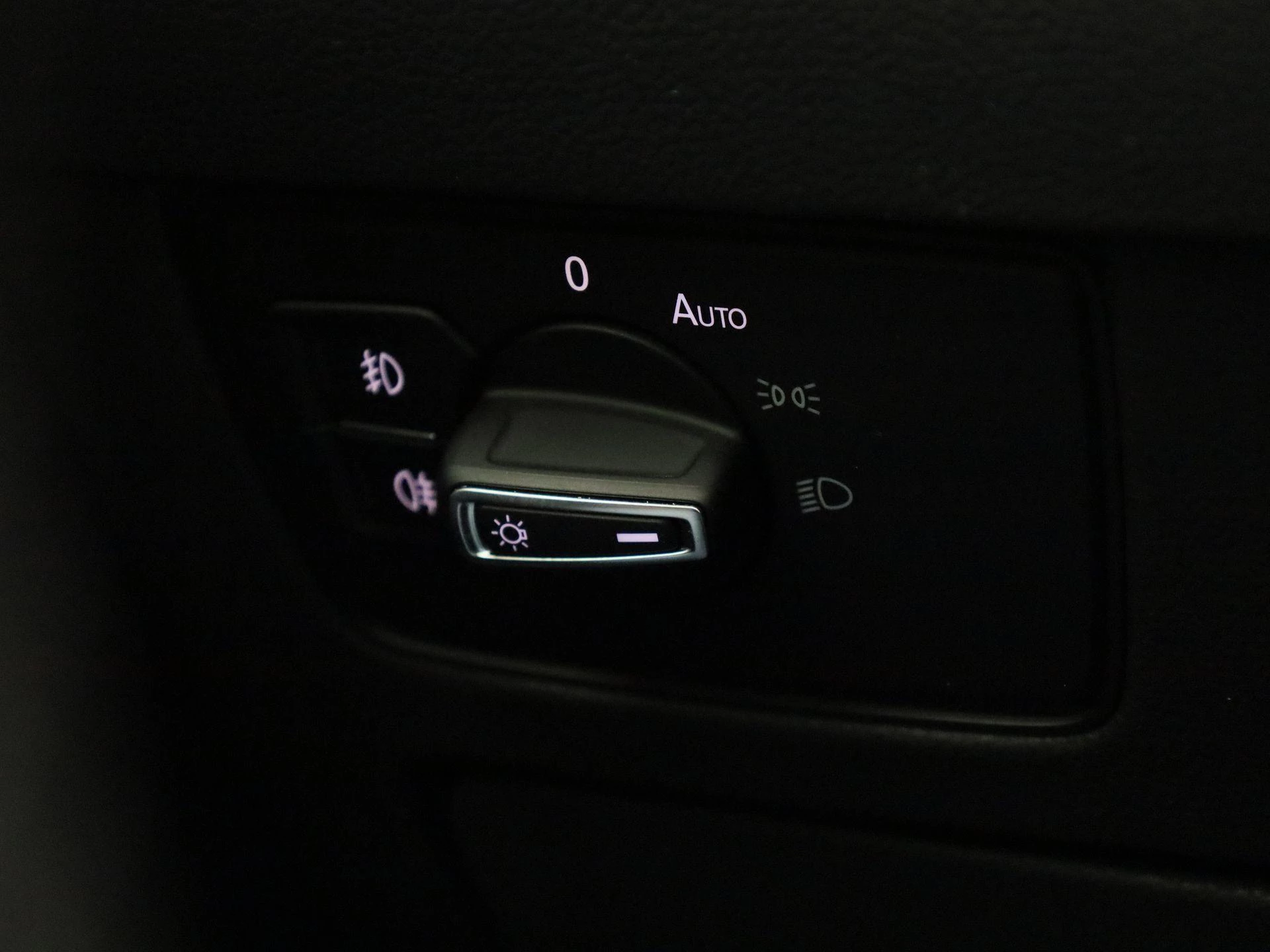 Volkswagen-Passat-image-24