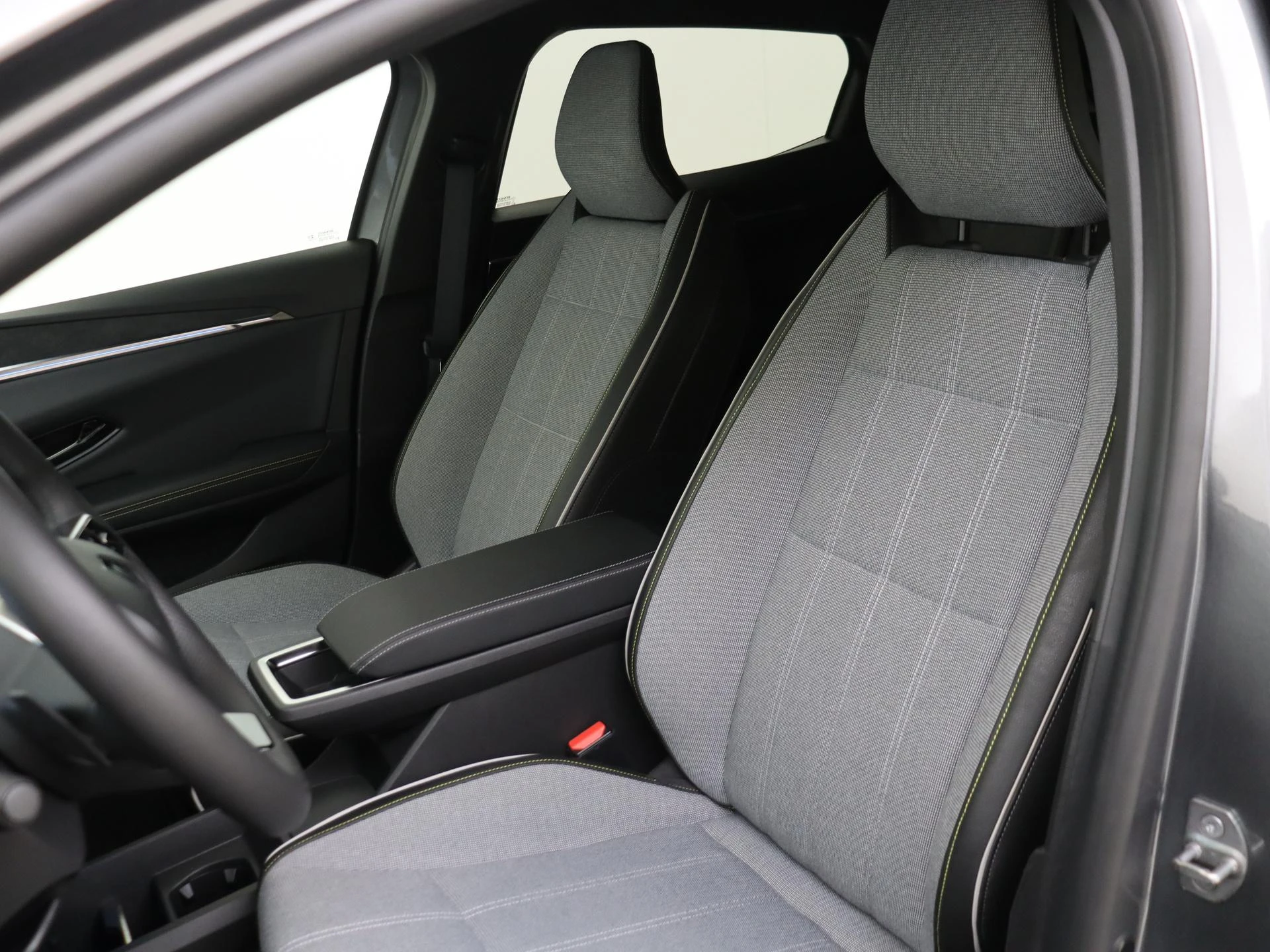 Renault-Megane E-Tech-image-2