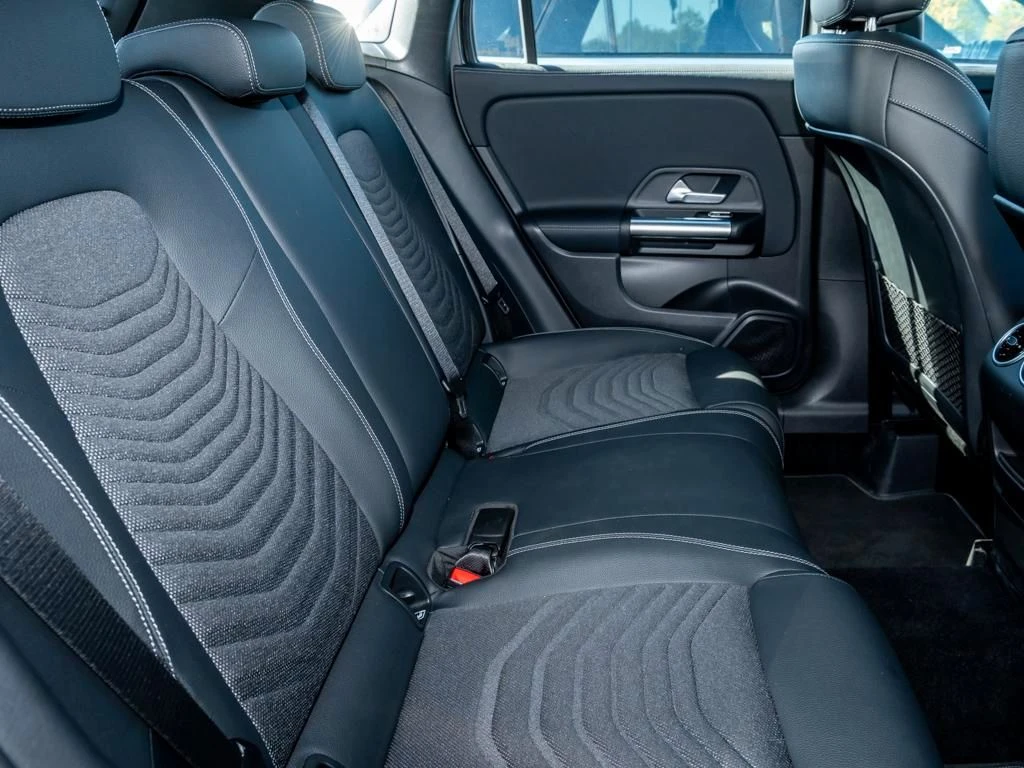 Mercedes-Benz-GLA 200 d-image-12