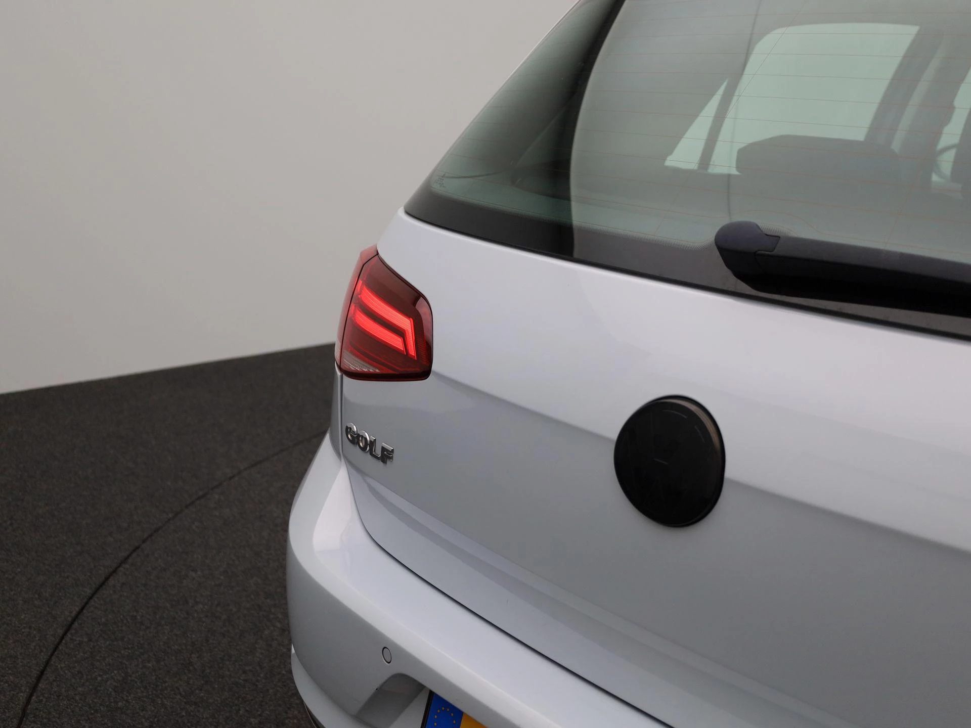 Volkswagen-Golf-image-35