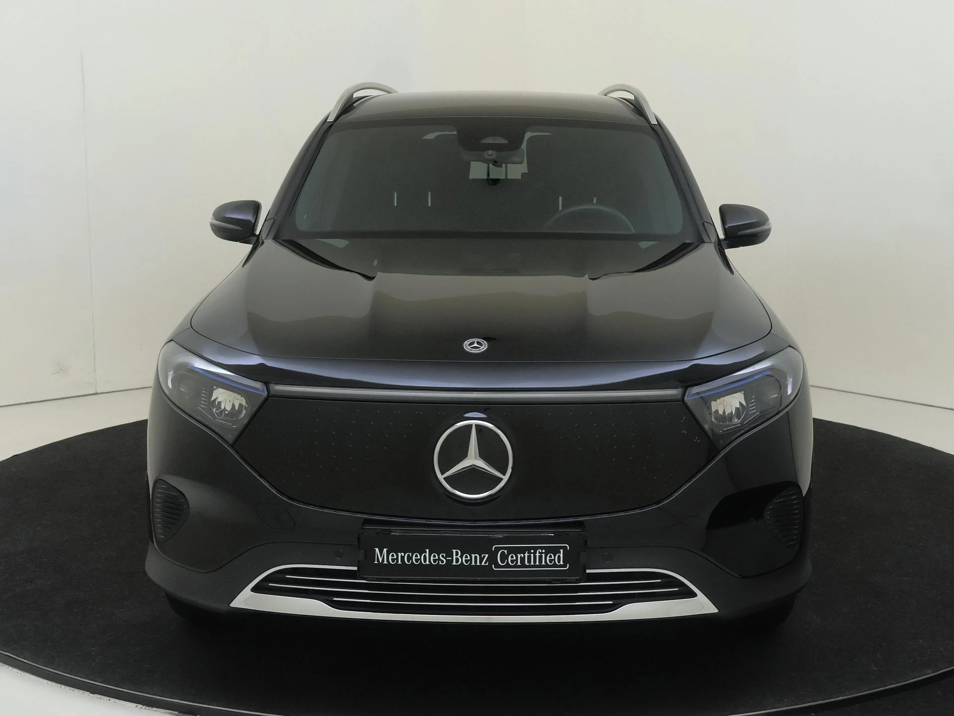 Mercedes-Benz-EQB-image-5