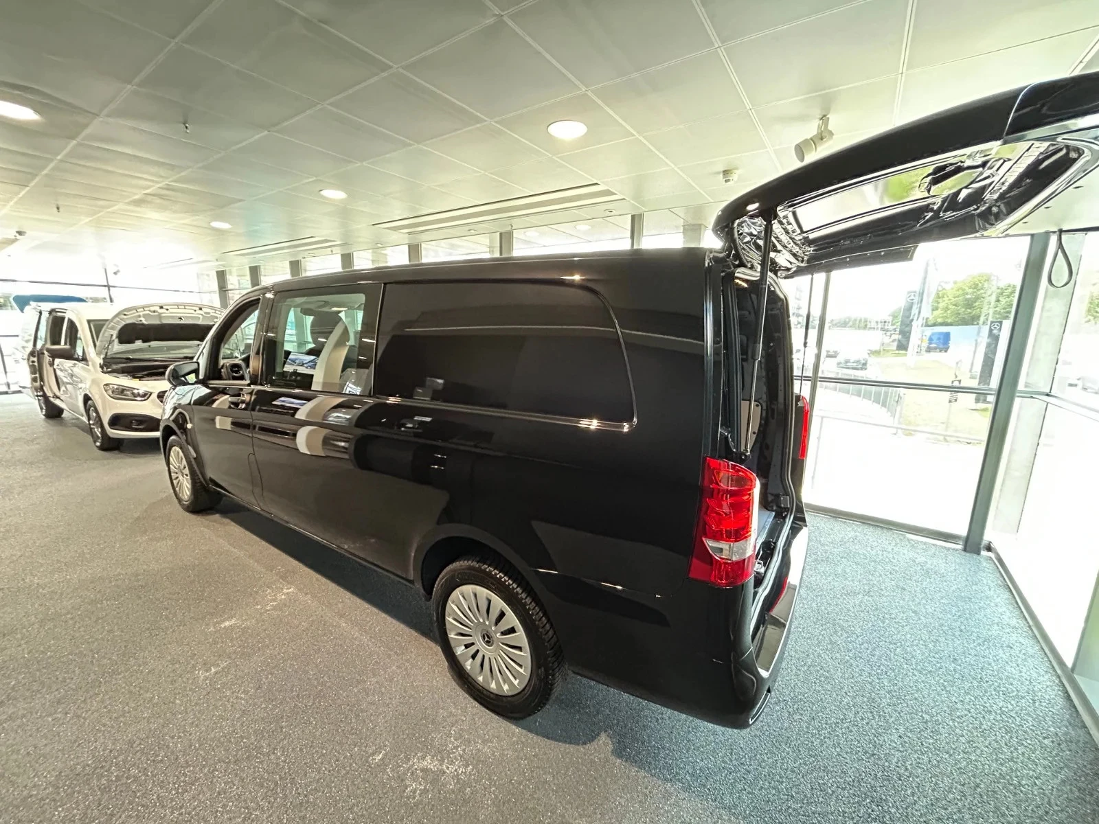 Mercedes-Benz-Vito-image-5