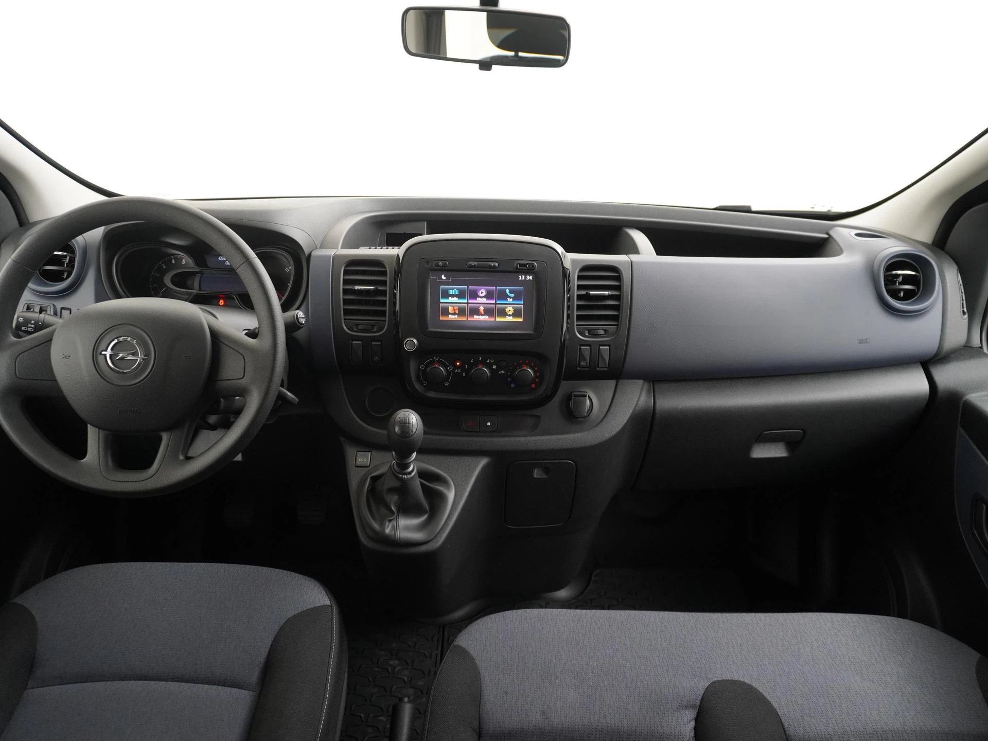 Opel-Vivaro-image-16