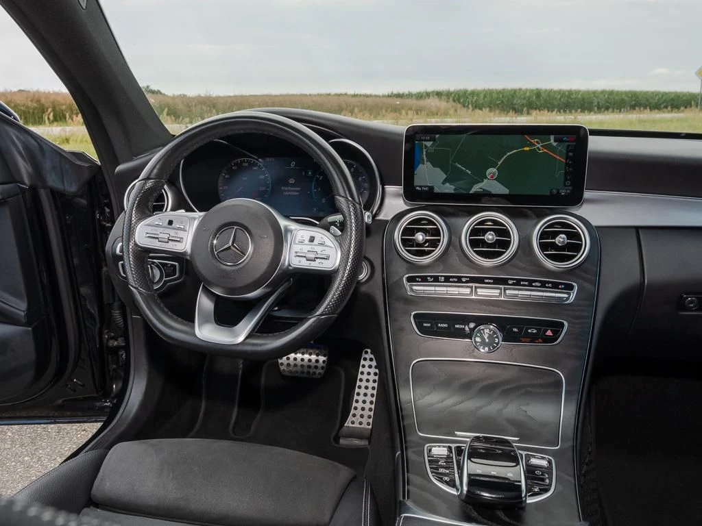 Mercedes-Benz-C-Klasse 300-image-9