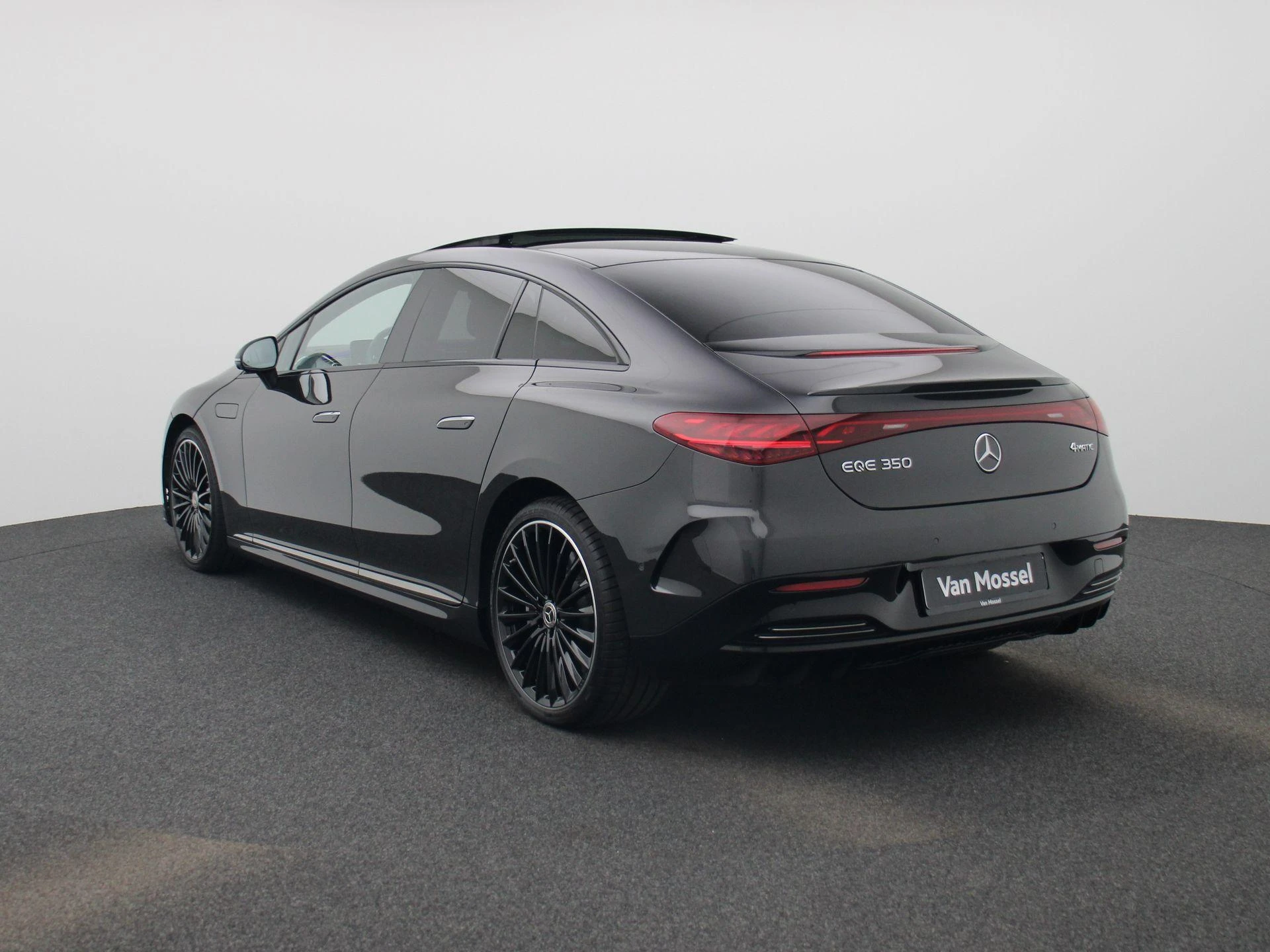 Mercedes-Benz-EQE-image-1