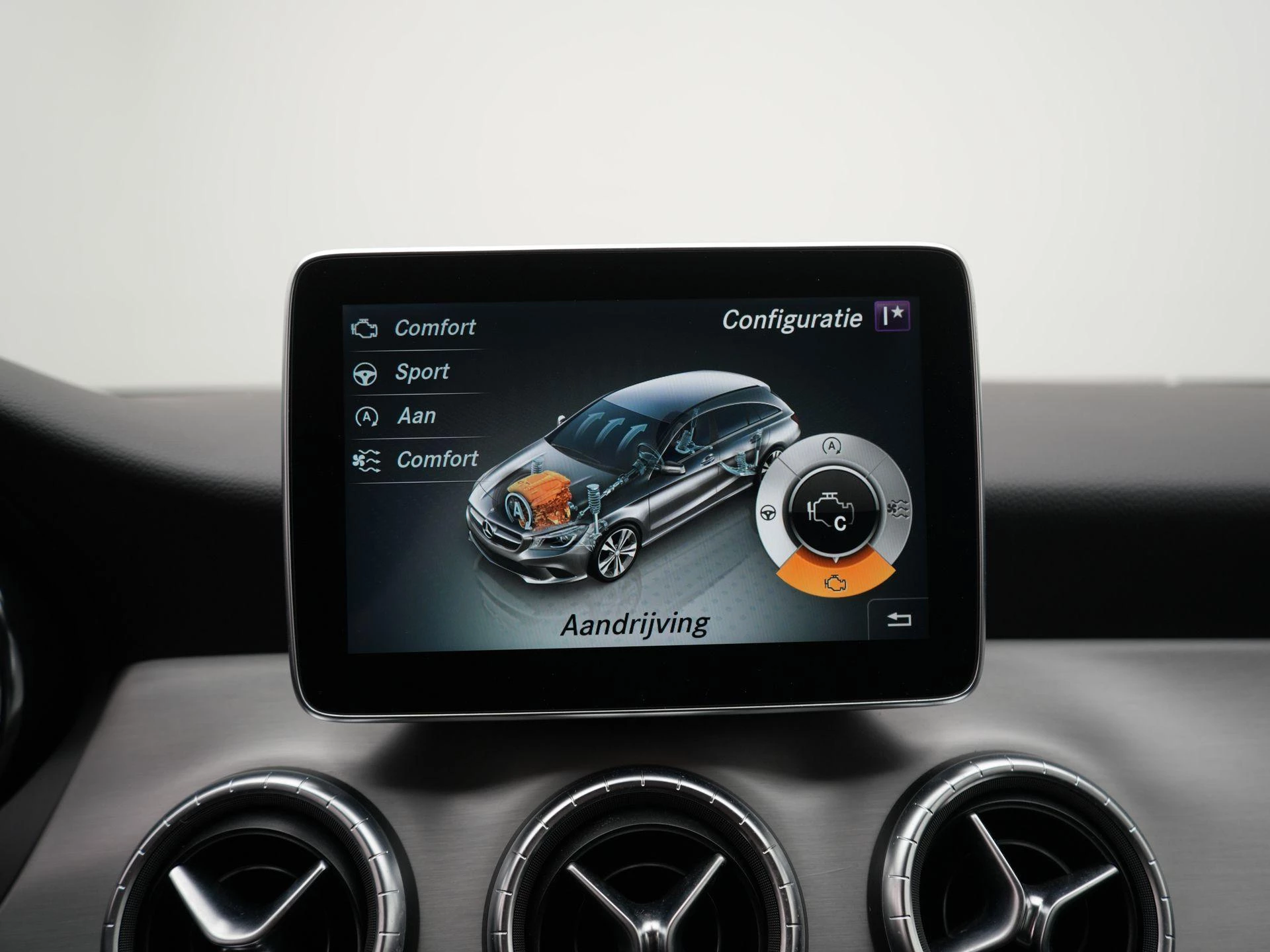 Mercedes-Benz-CLA-image-14