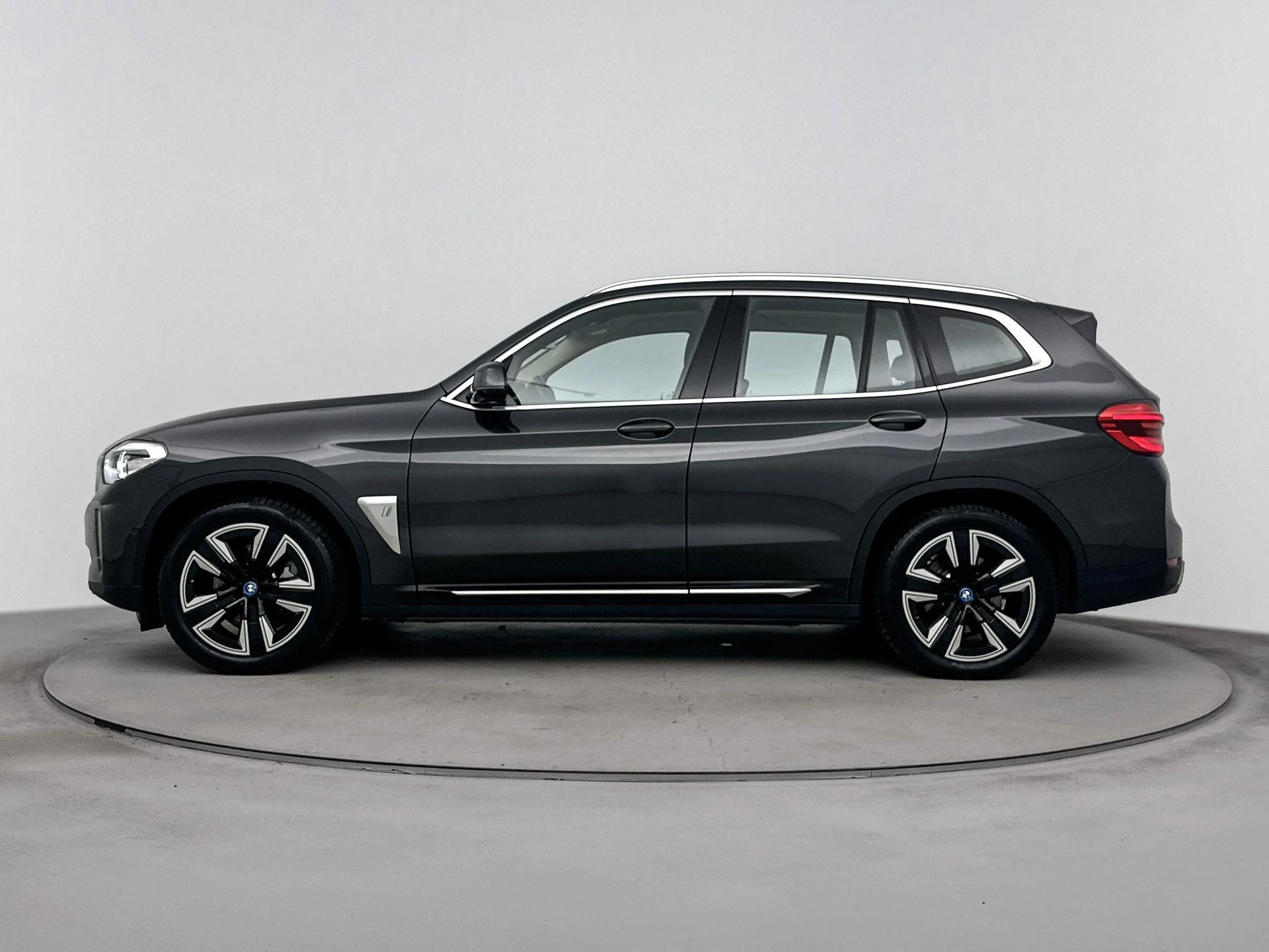 BMW-iX3-image-1