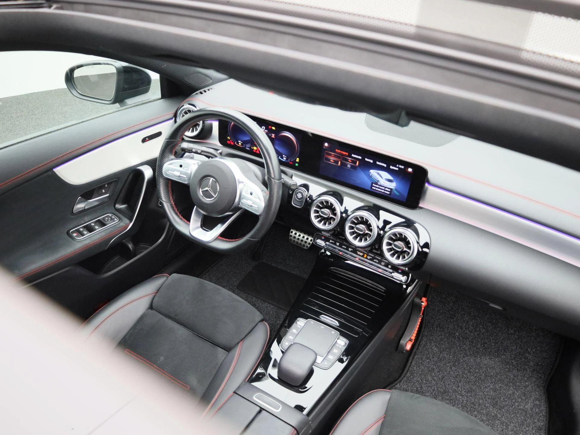 Mercedes-Benz-CLA-image-37