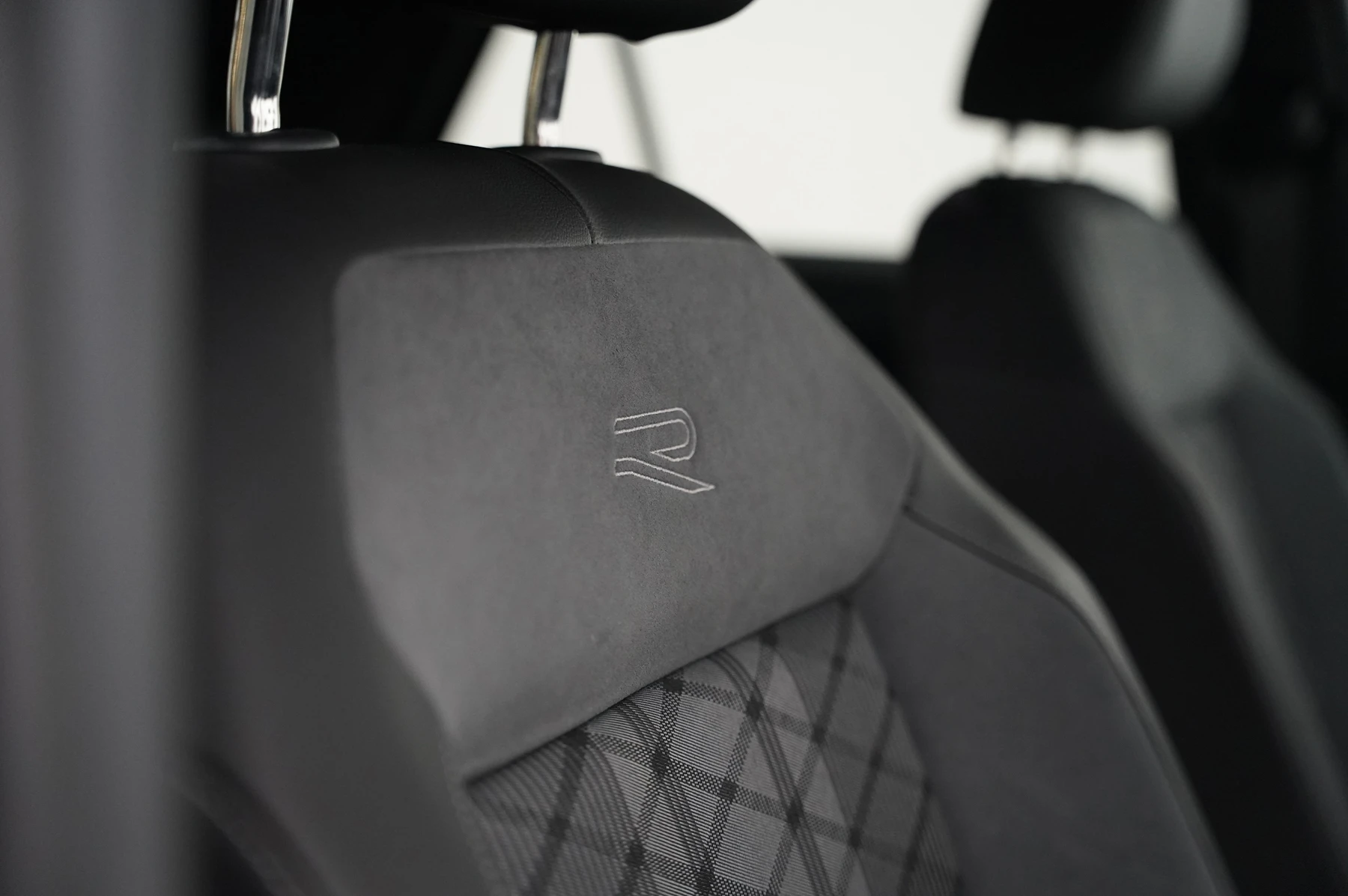 Volkswagen-T-Roc-image-29