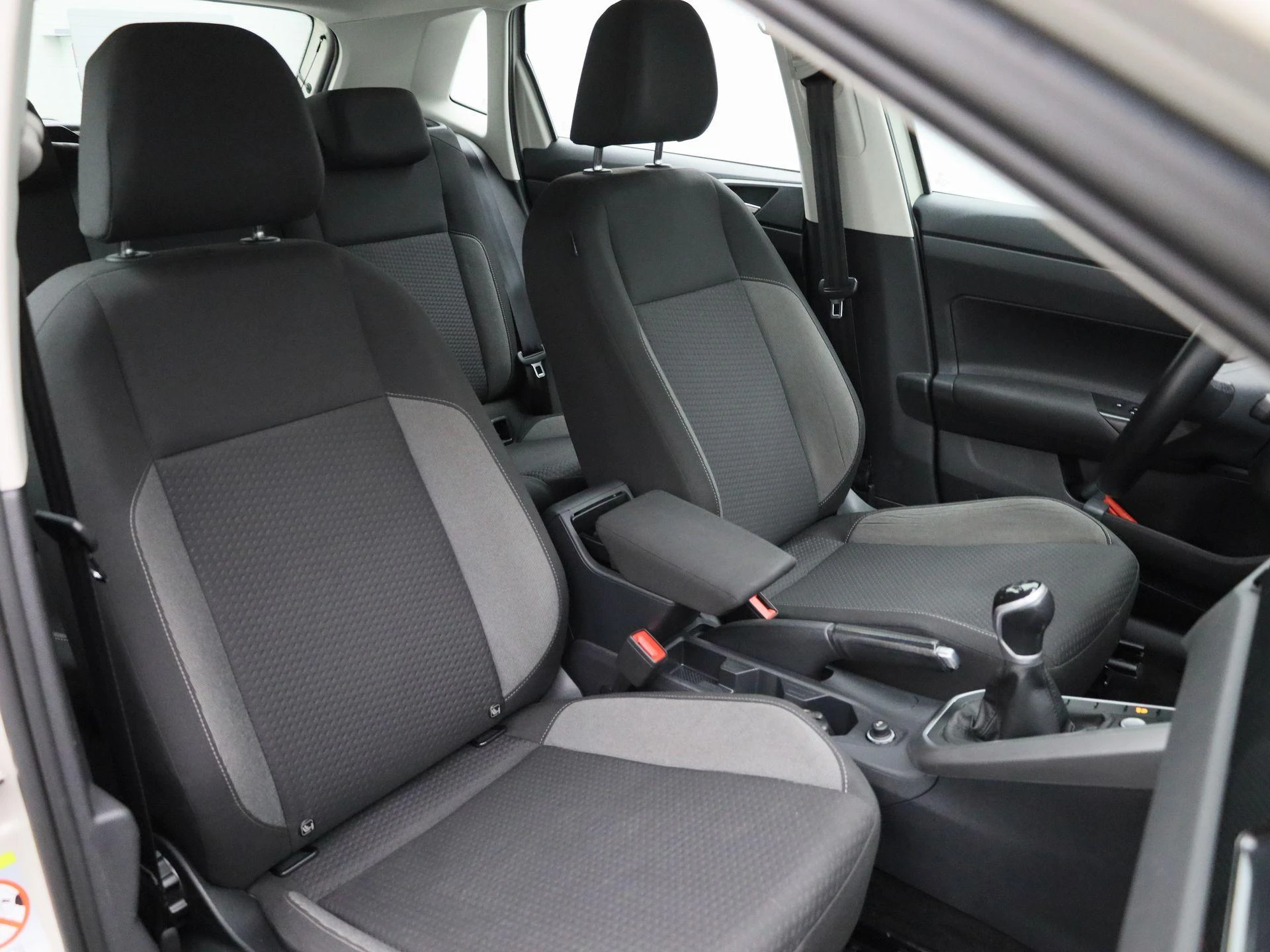 Volkswagen-Polo-image-32