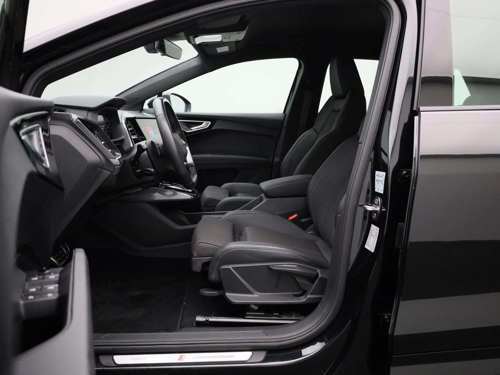 Audi-Q4 e-tron-image-8