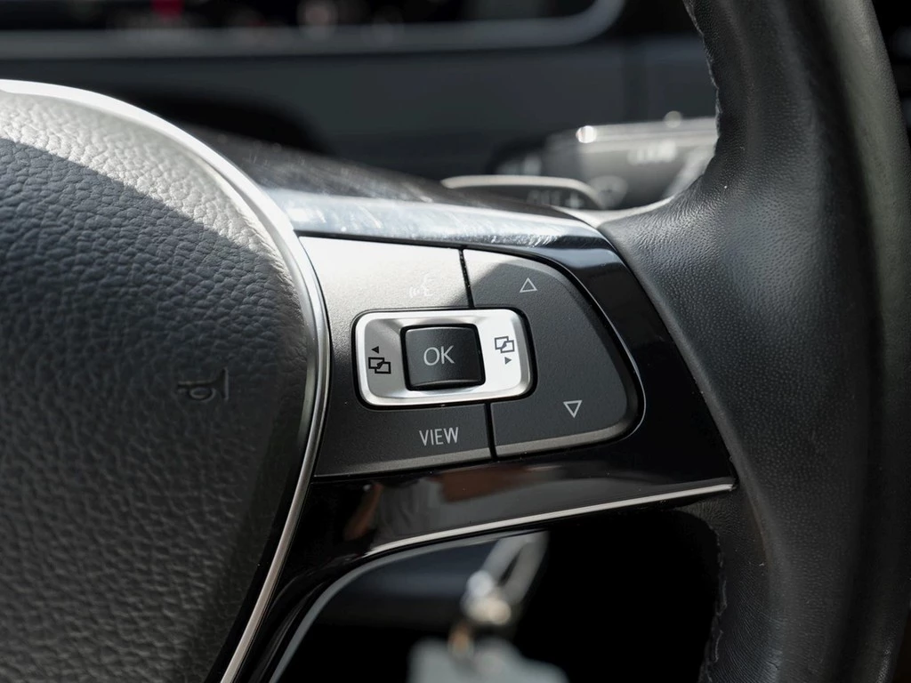 Volkswagen Golf 2.0 TDI DSG Highline R-Line *LED*AHK*Navi*Digi-Cockpit*PDC*Climatronic*Sitzheizung*uvm...