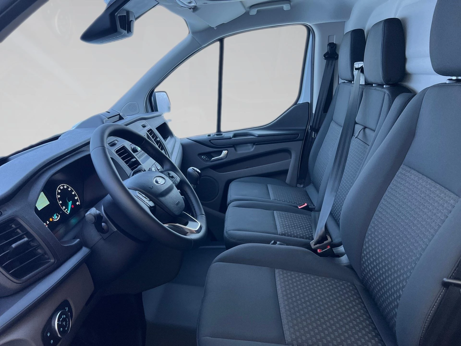 Ford-Transit Custom-image-3