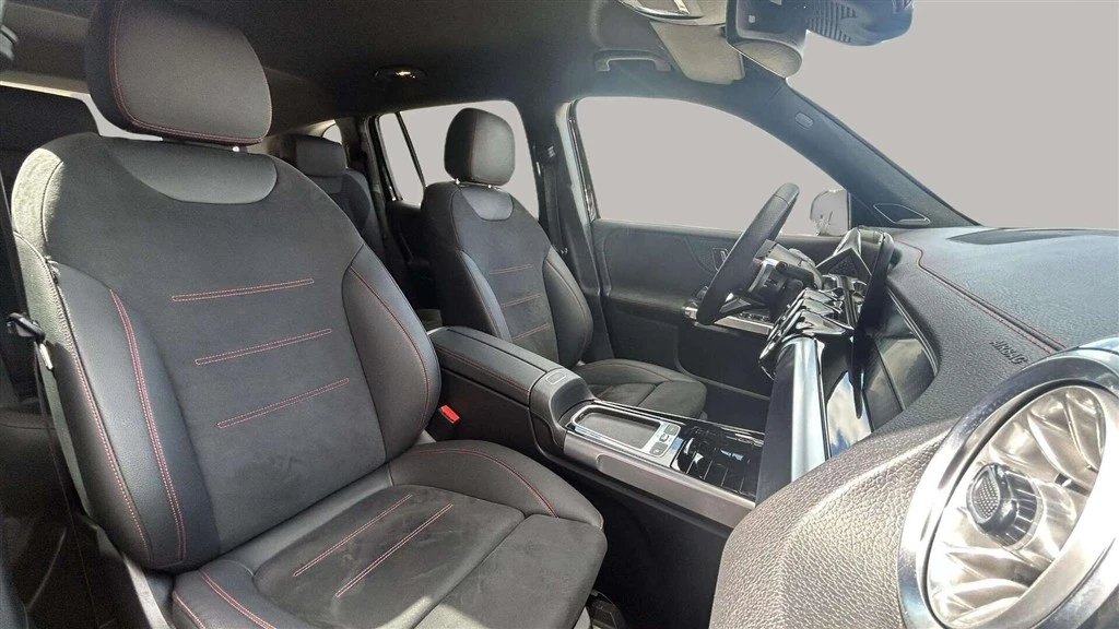 Mercedes-Benz-EQB-image-19
