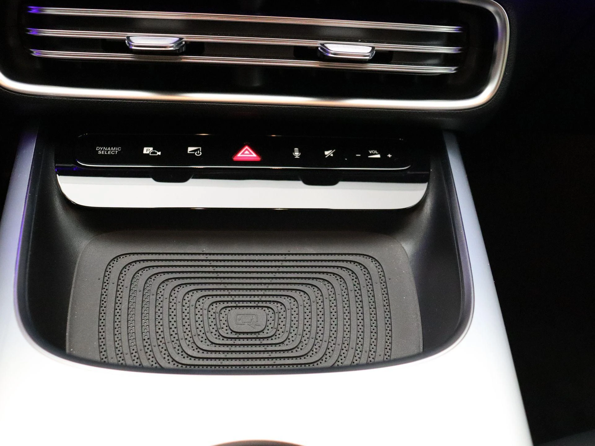 Mercedes-Benz-CLA-image-18