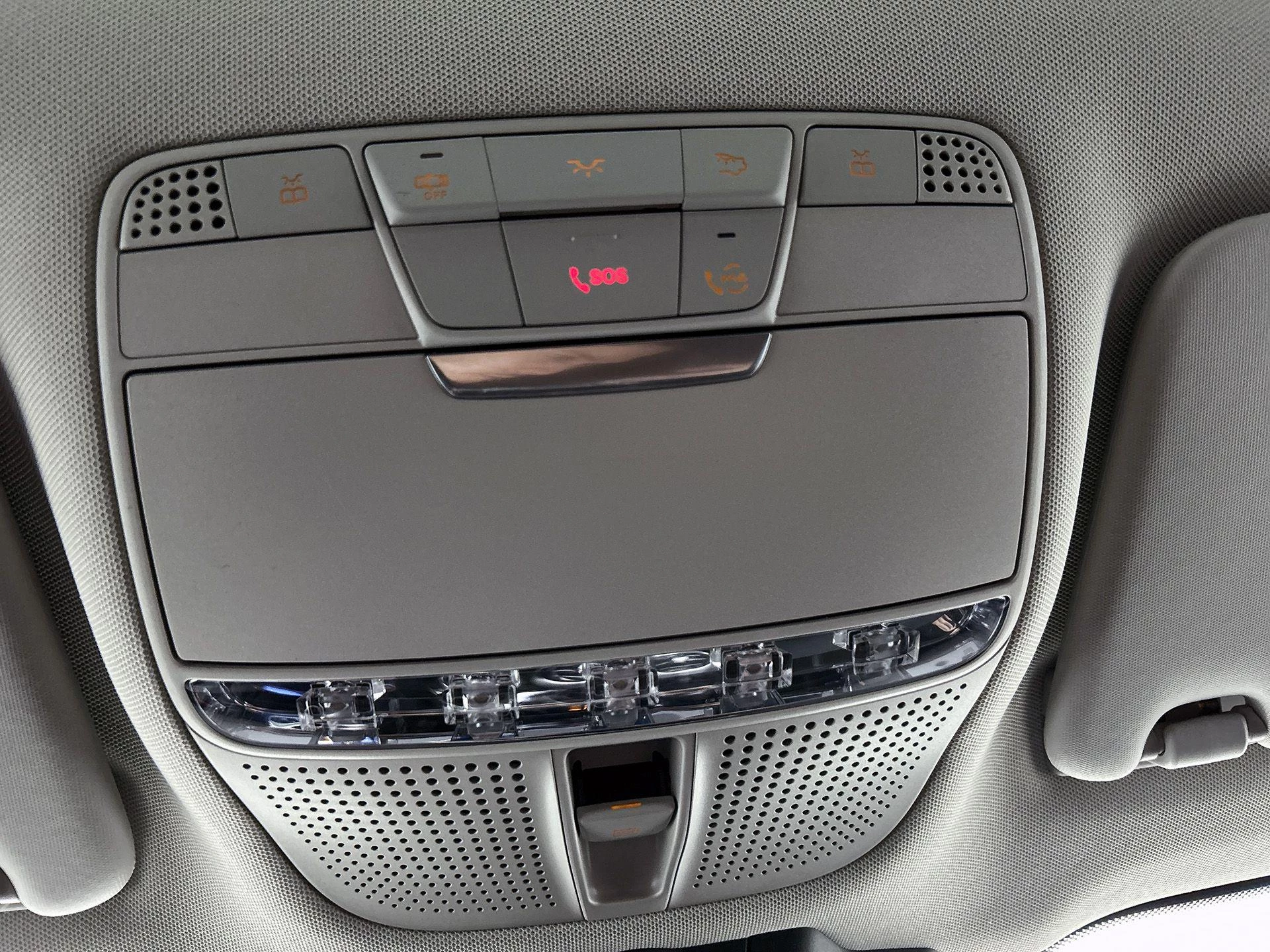 Mercedes-Benz-GLC-image-13