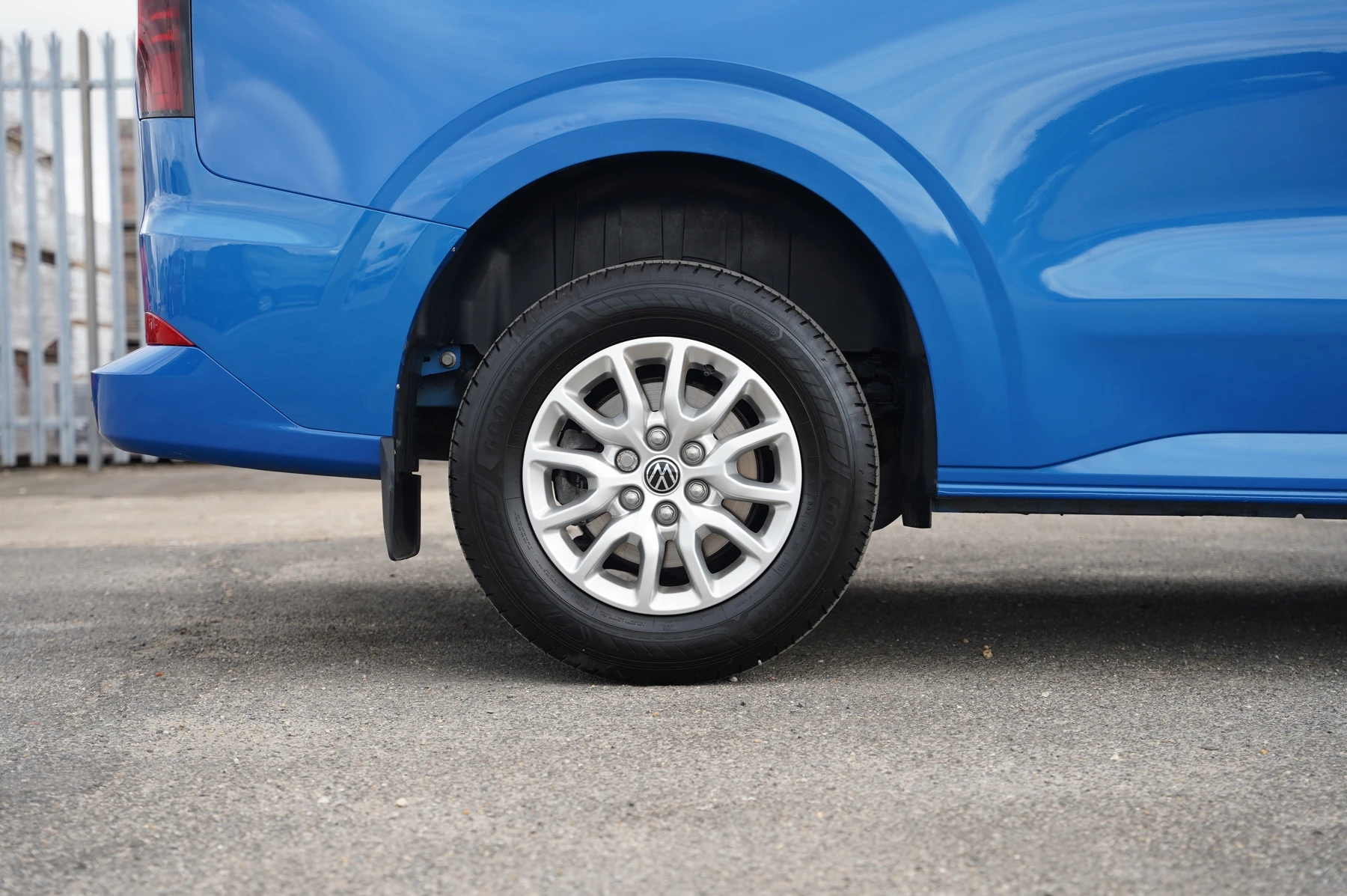 Volkswagen-Transporter-image-31
