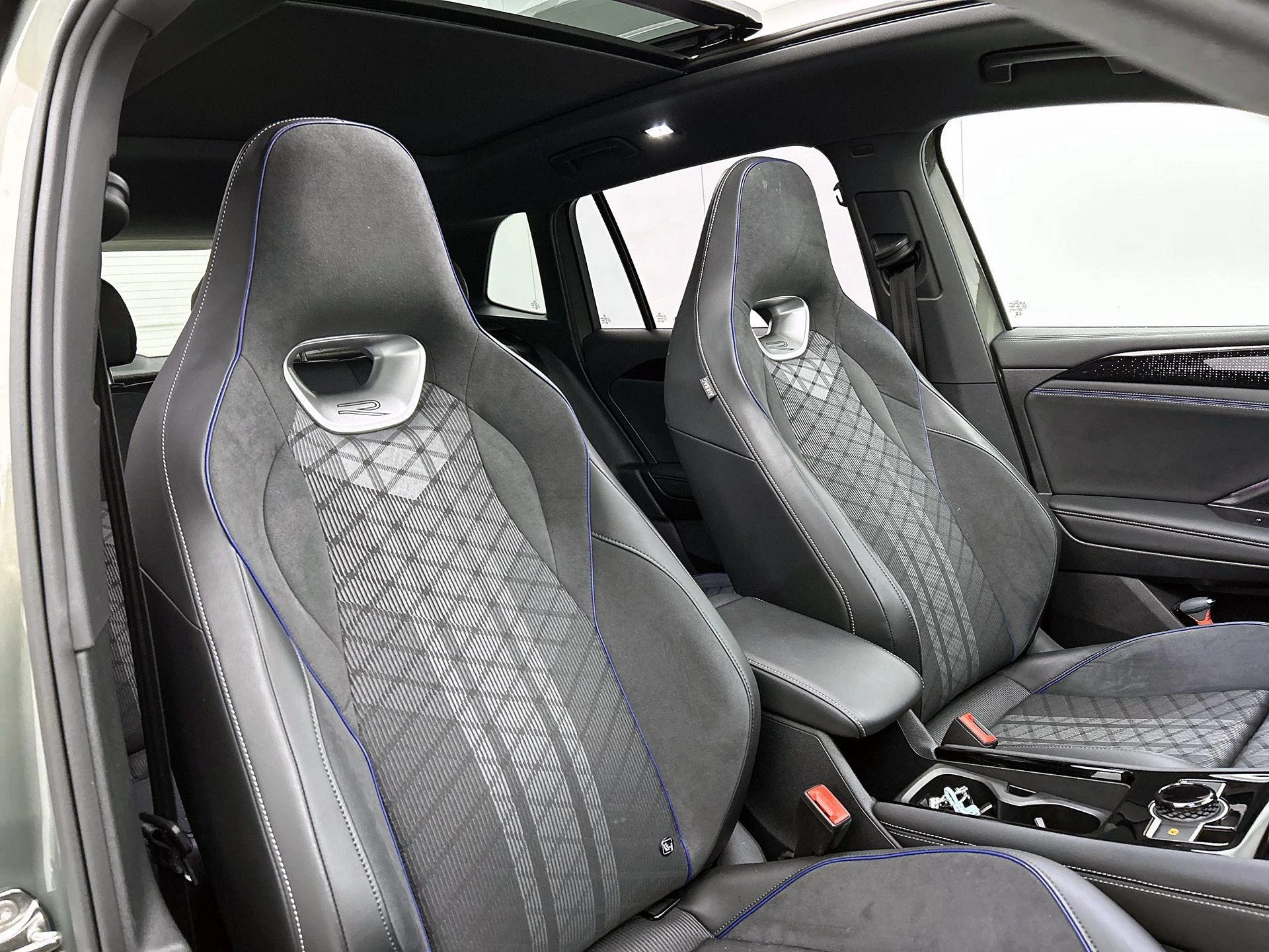 Volkswagen Tiguan 1.5 eHybrid R-Line Business | 204 PK |
