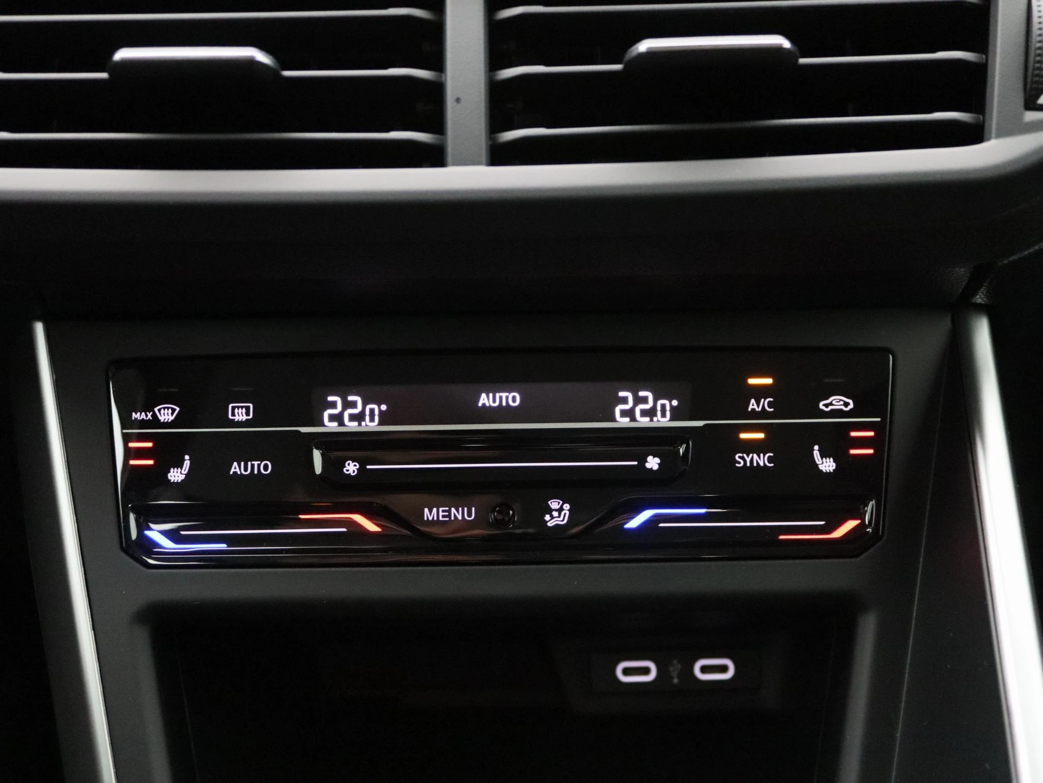 Volkswagen-Polo-image-16