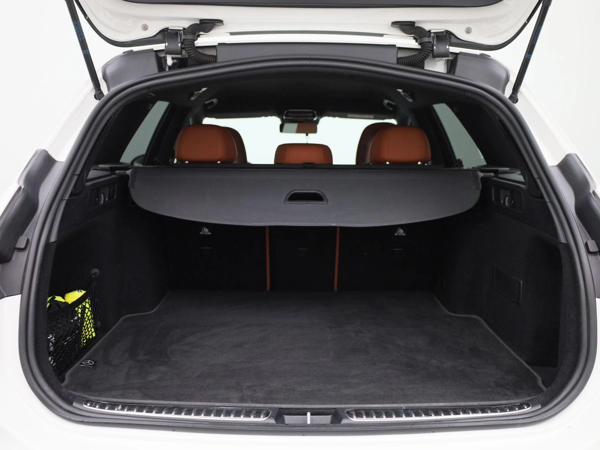 Mercedes-Benz-C-Klasse-image-12