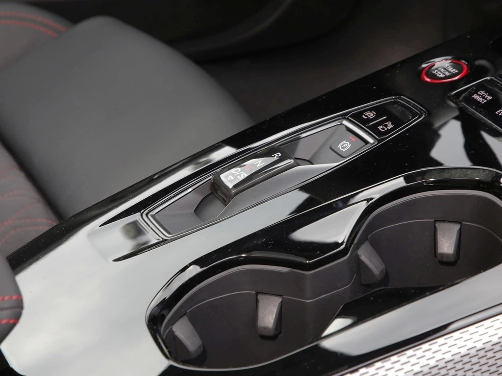 Audi A5 Lim. e-hybrid Q S line 19"|PANO|MATRIX|B&O