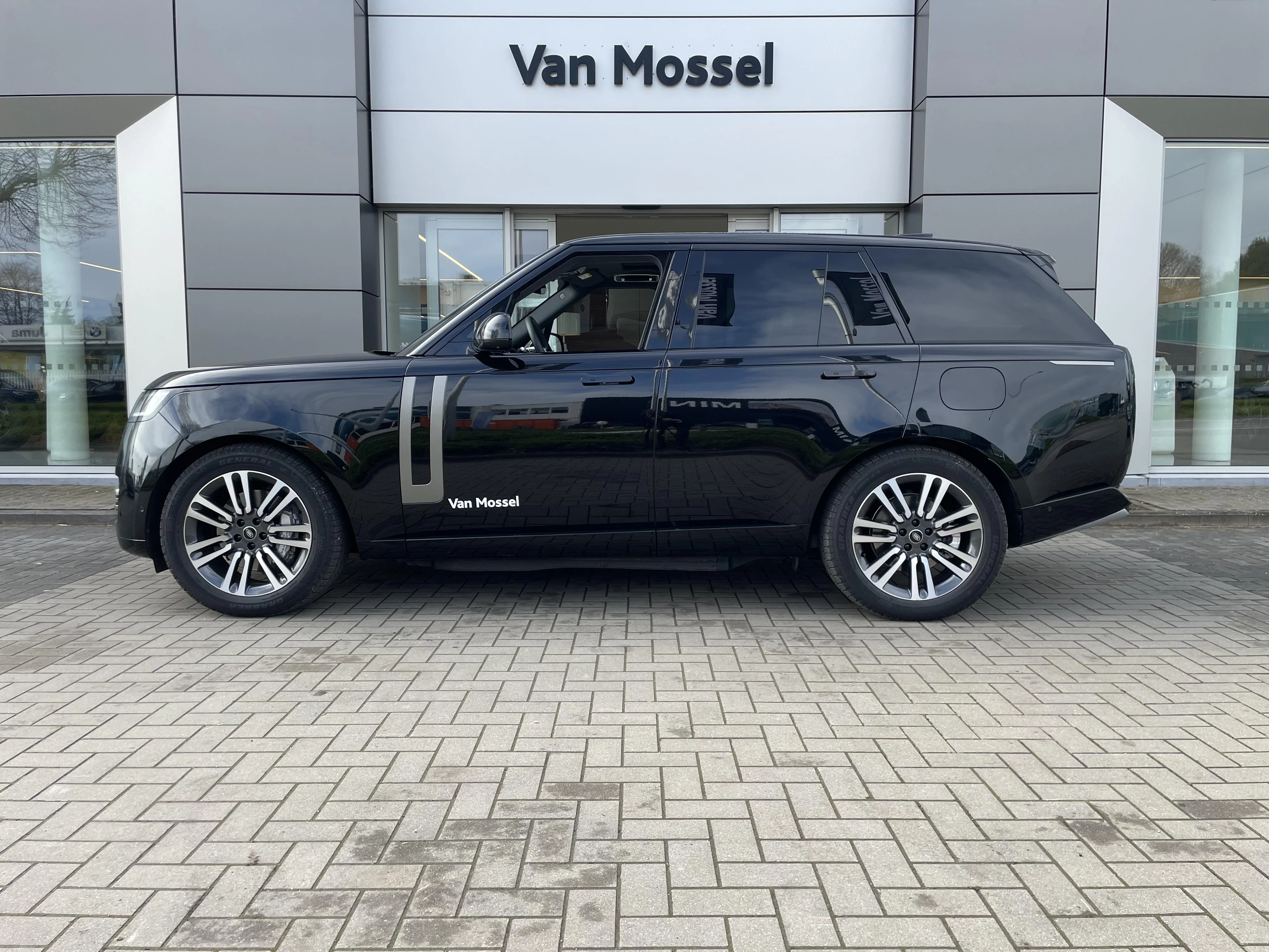 Land Rover Range Rover SWB P460e SE