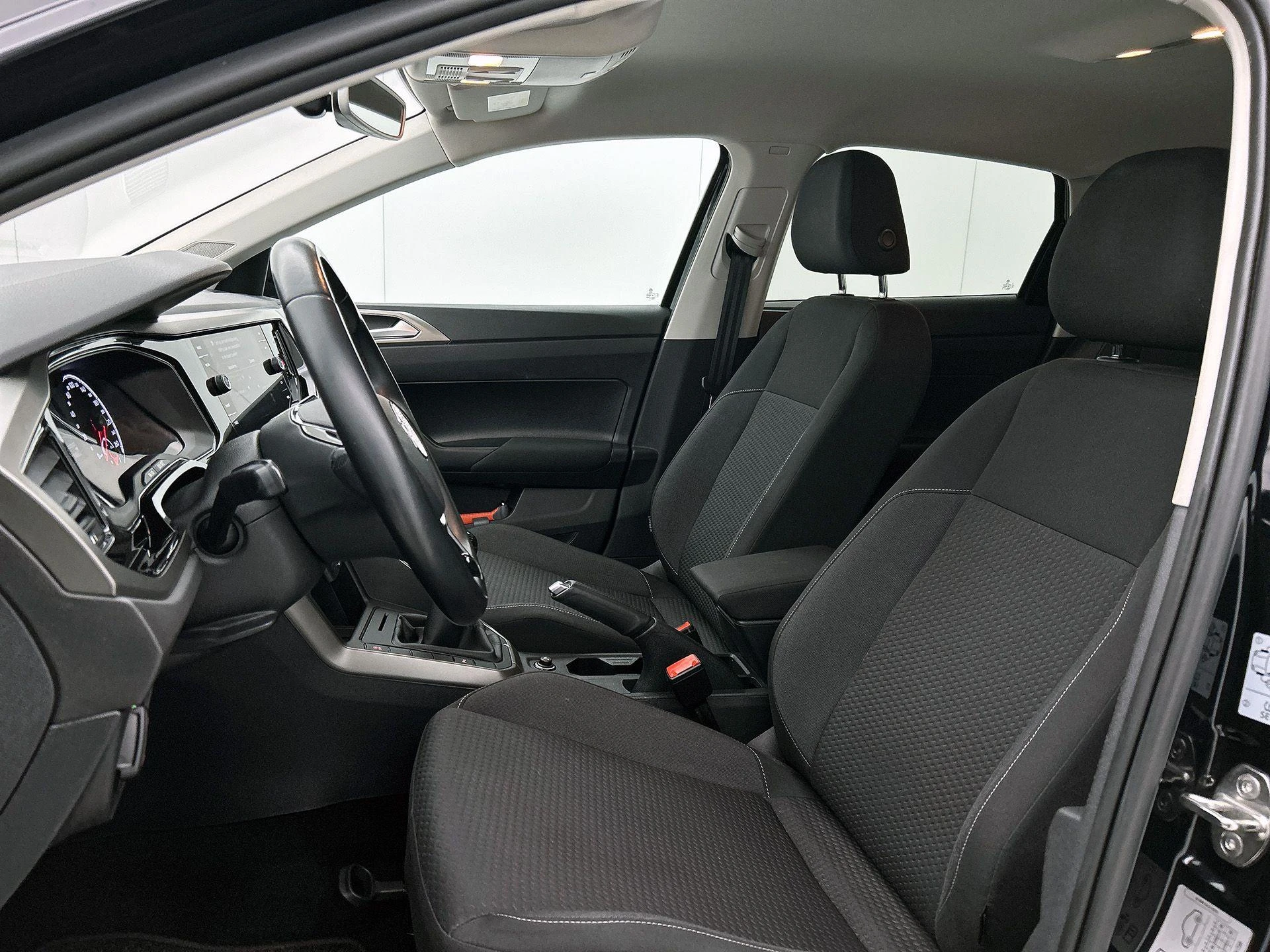 Volkswagen-Polo-image-34