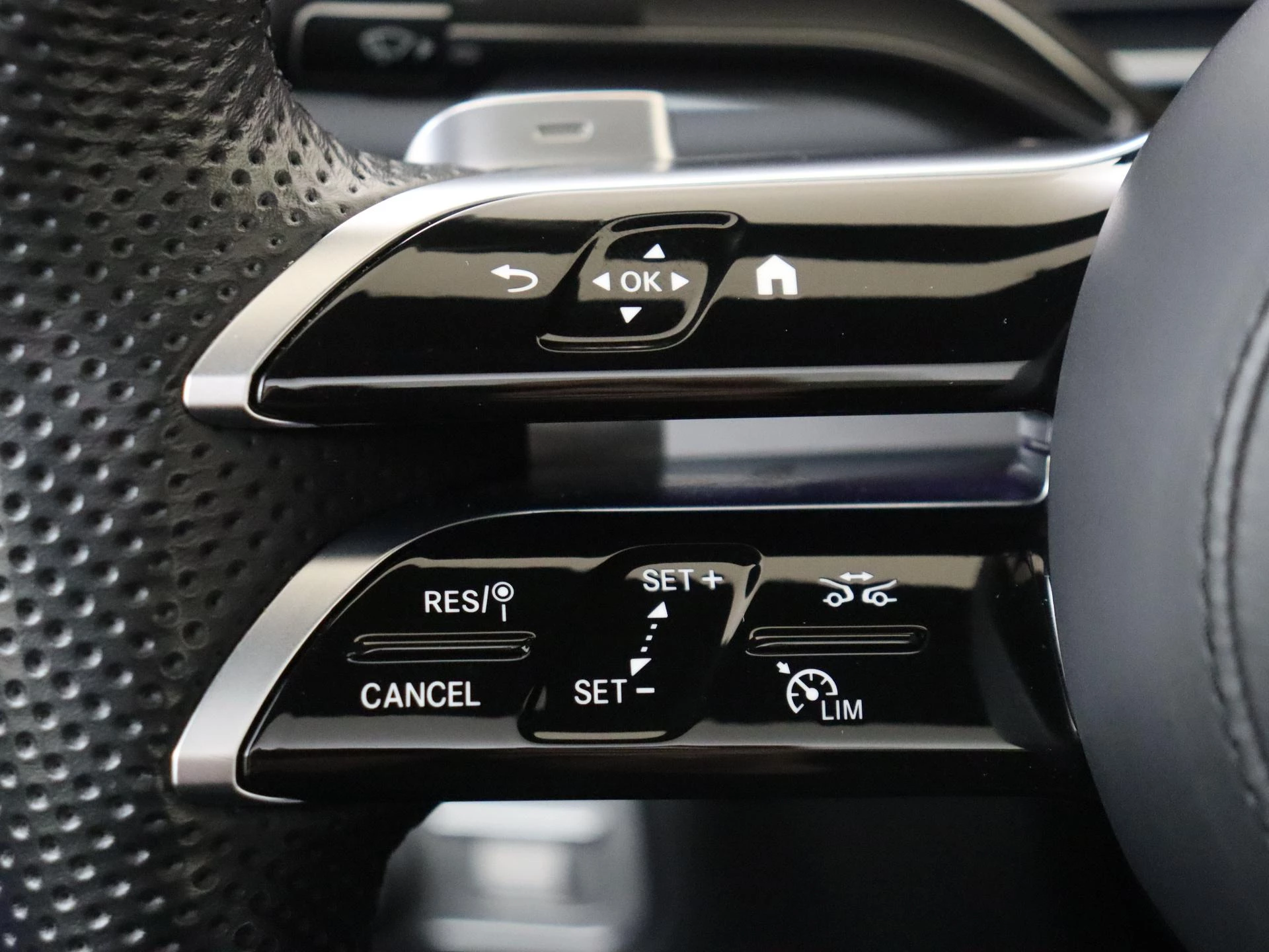 Mercedes-Benz-GLE-image-14