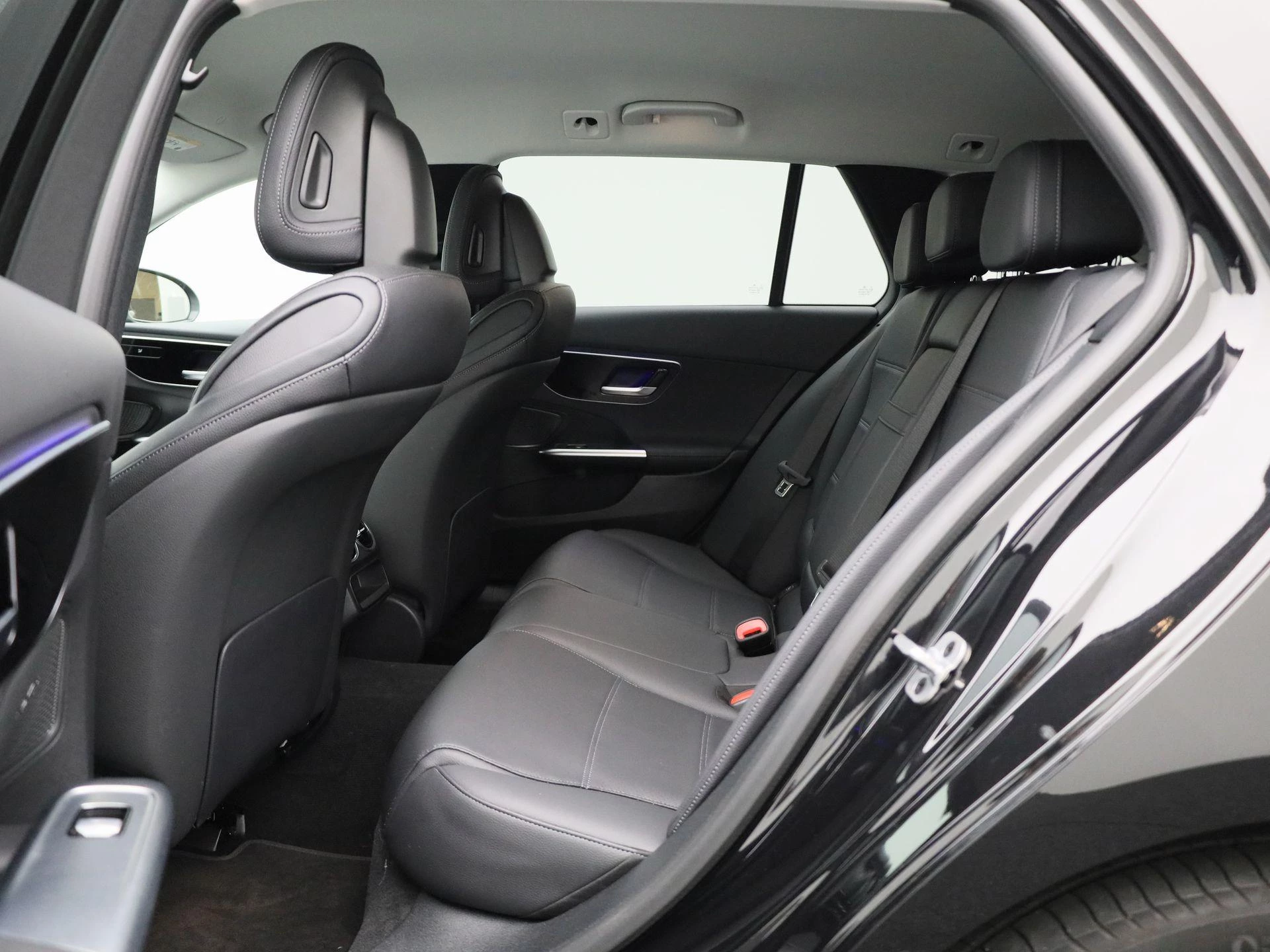 Mercedes-Benz-C-Klasse-image-10