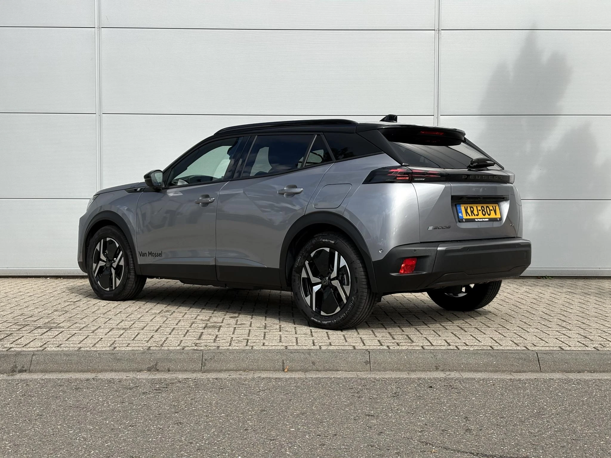 Peugeot-e-2008-image-3