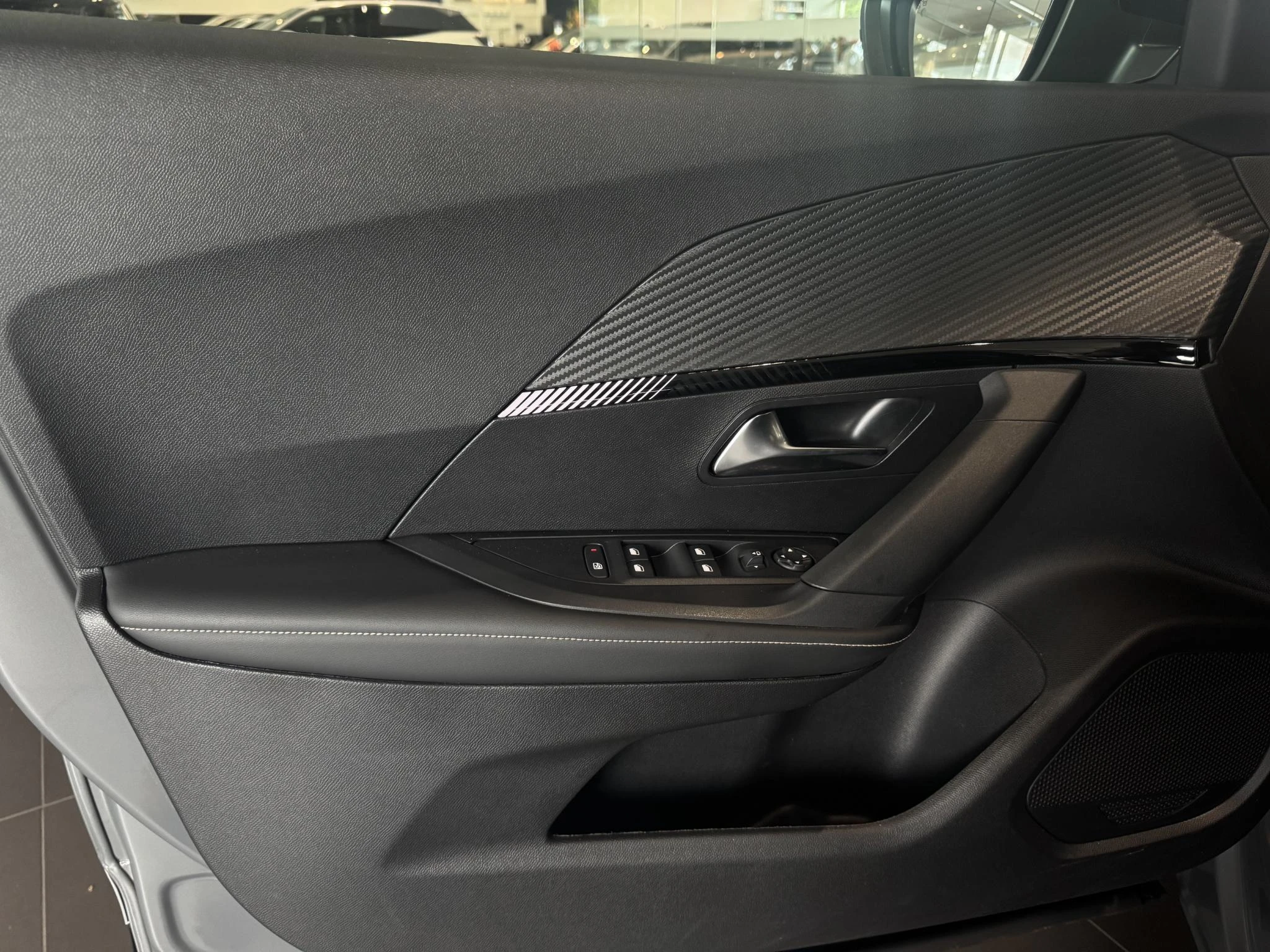 Peugeot e-2008 EV Allure Avantage 54 kWh