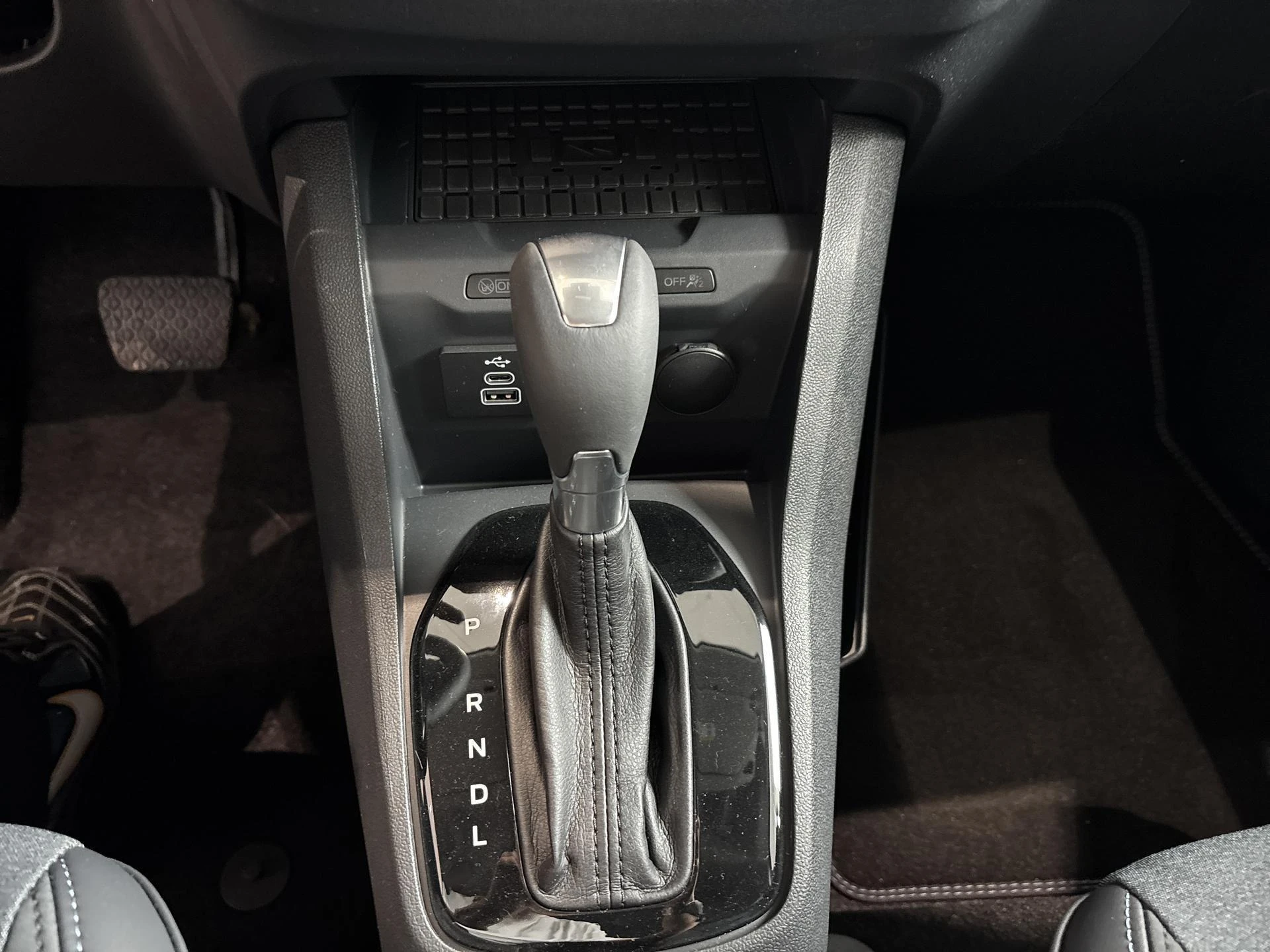 Ford-Tourneo Courier-image-24