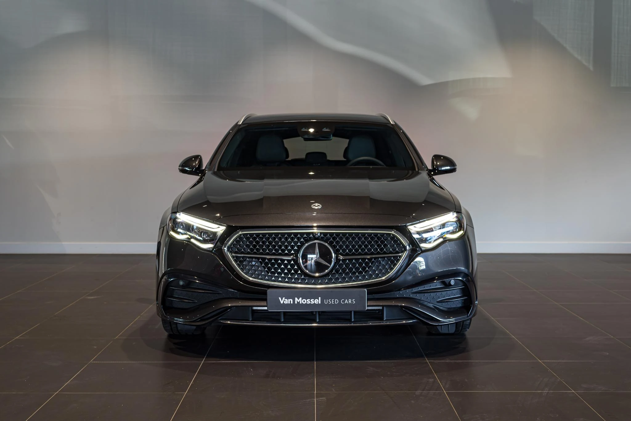 Mercedes-Benz-E-Klasse-image-1