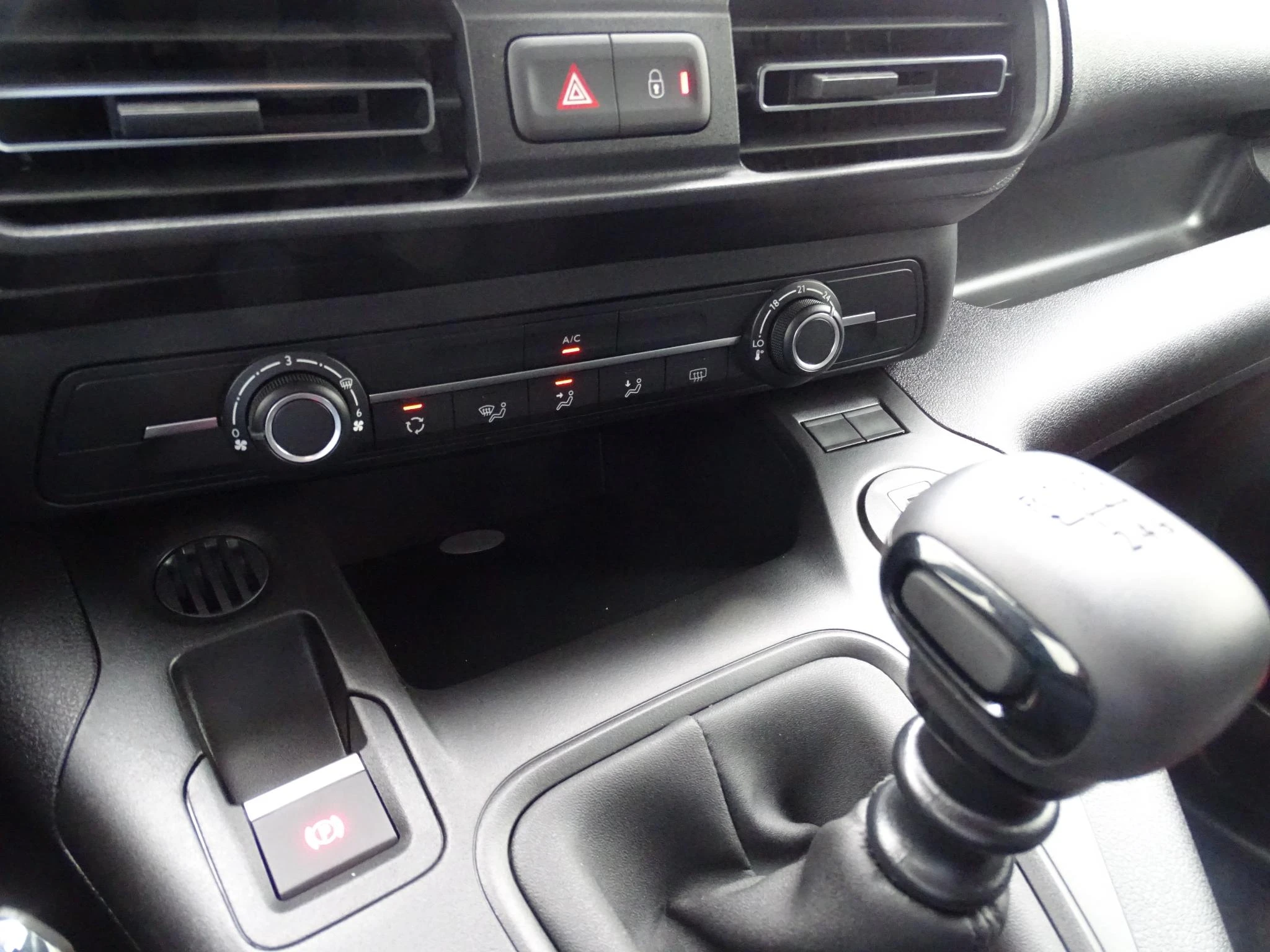 Peugeot-Partner-image-18