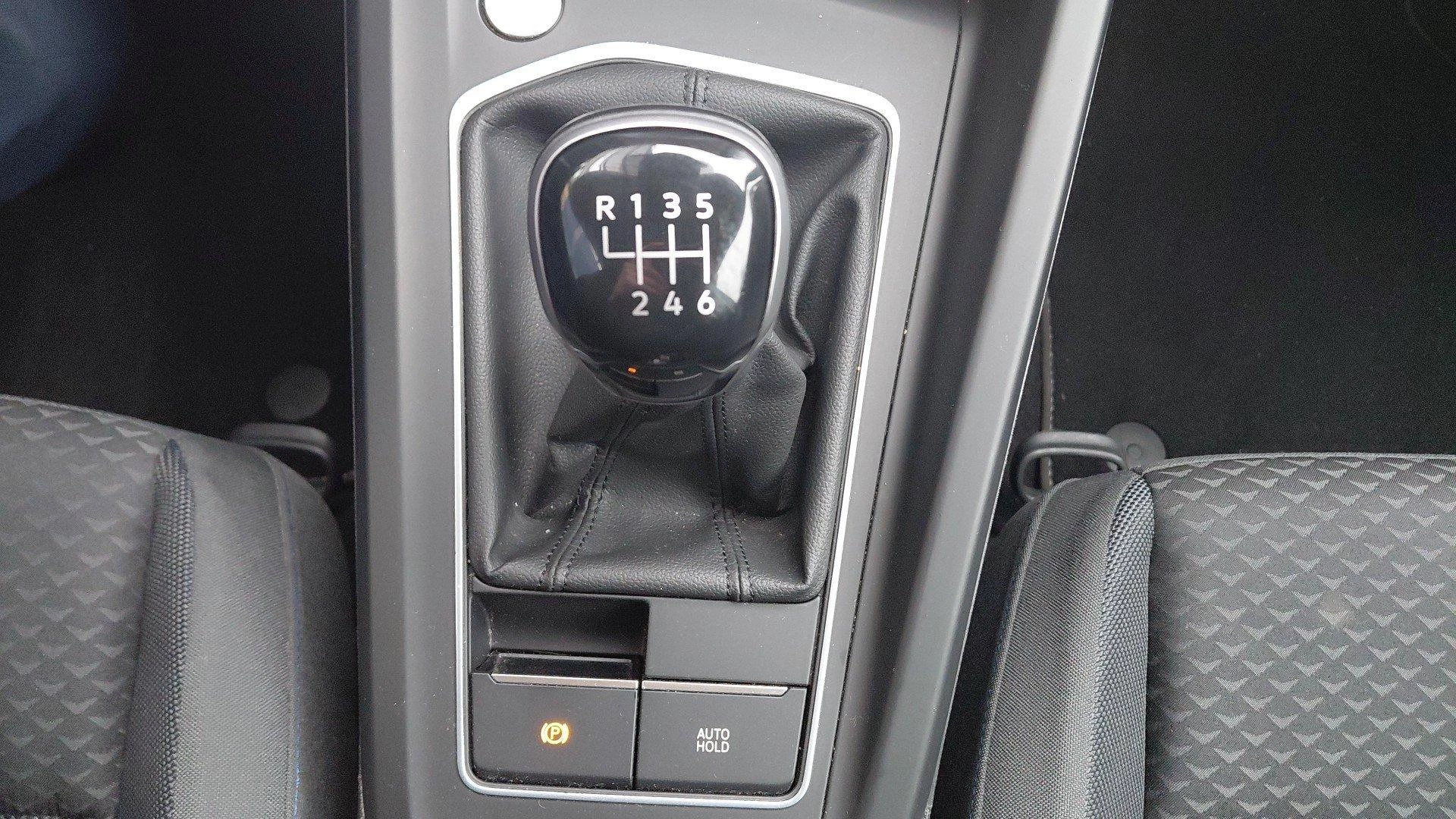 Volkswagen-Golf-image-12