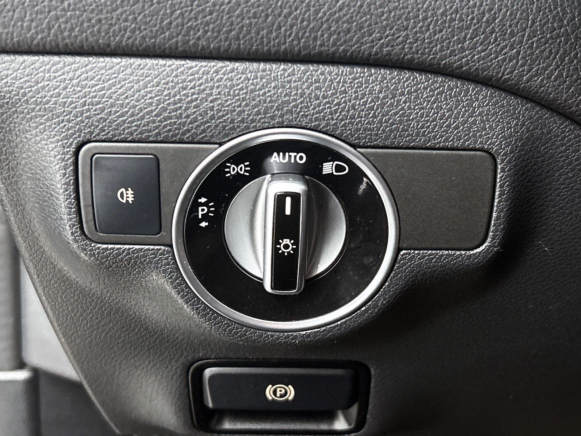 Mercedes-Benz-CLA-image-24