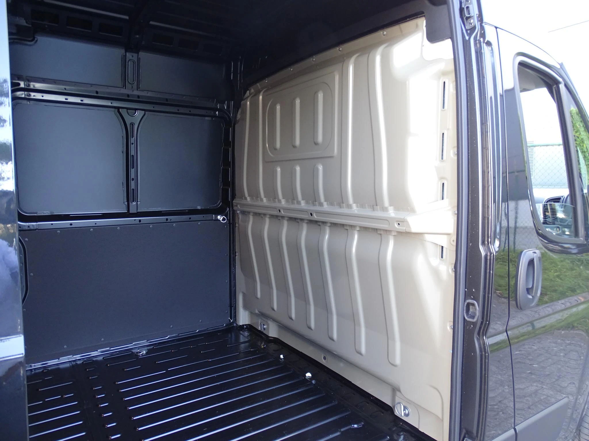 Opel-Movano-image-12