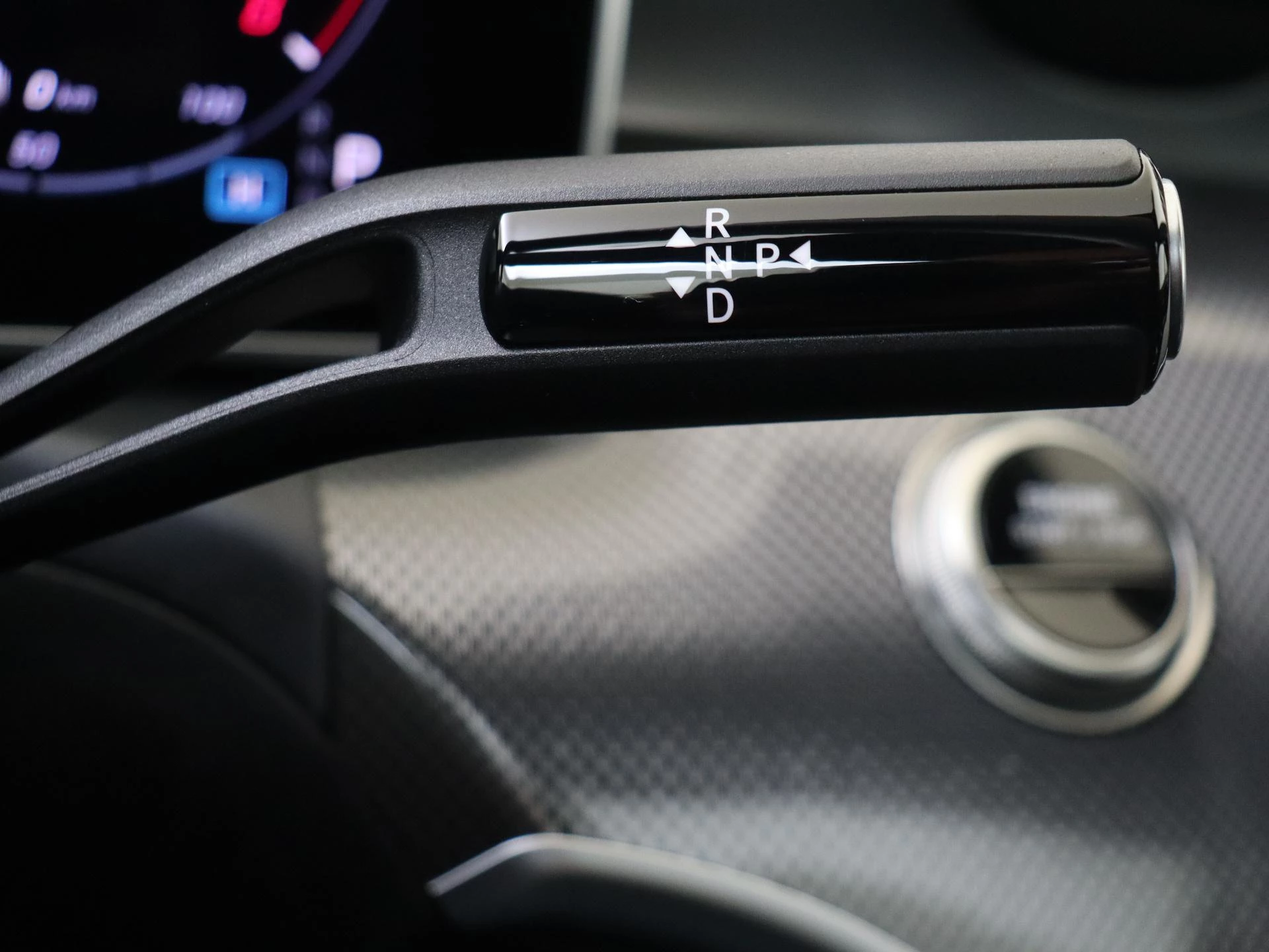 Mercedes-Benz-C-Klasse-image-18