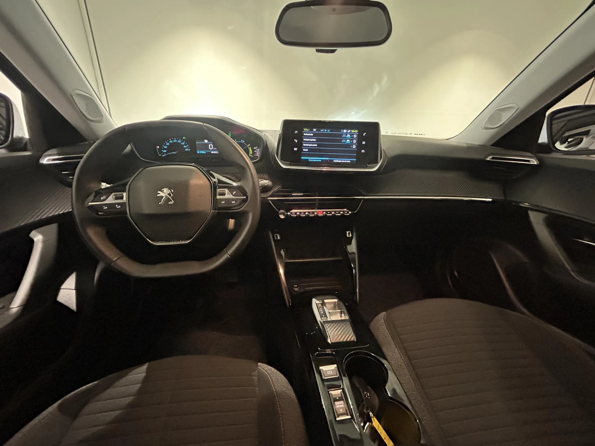 Peugeot-e-2008-image-15